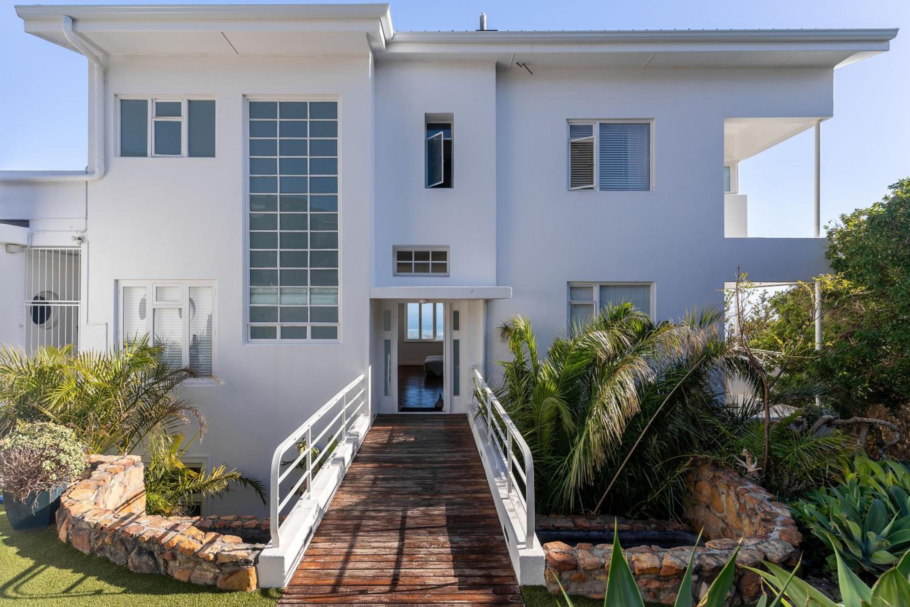 Delightful large villa in Camps Bay with pool - Picasso view 4