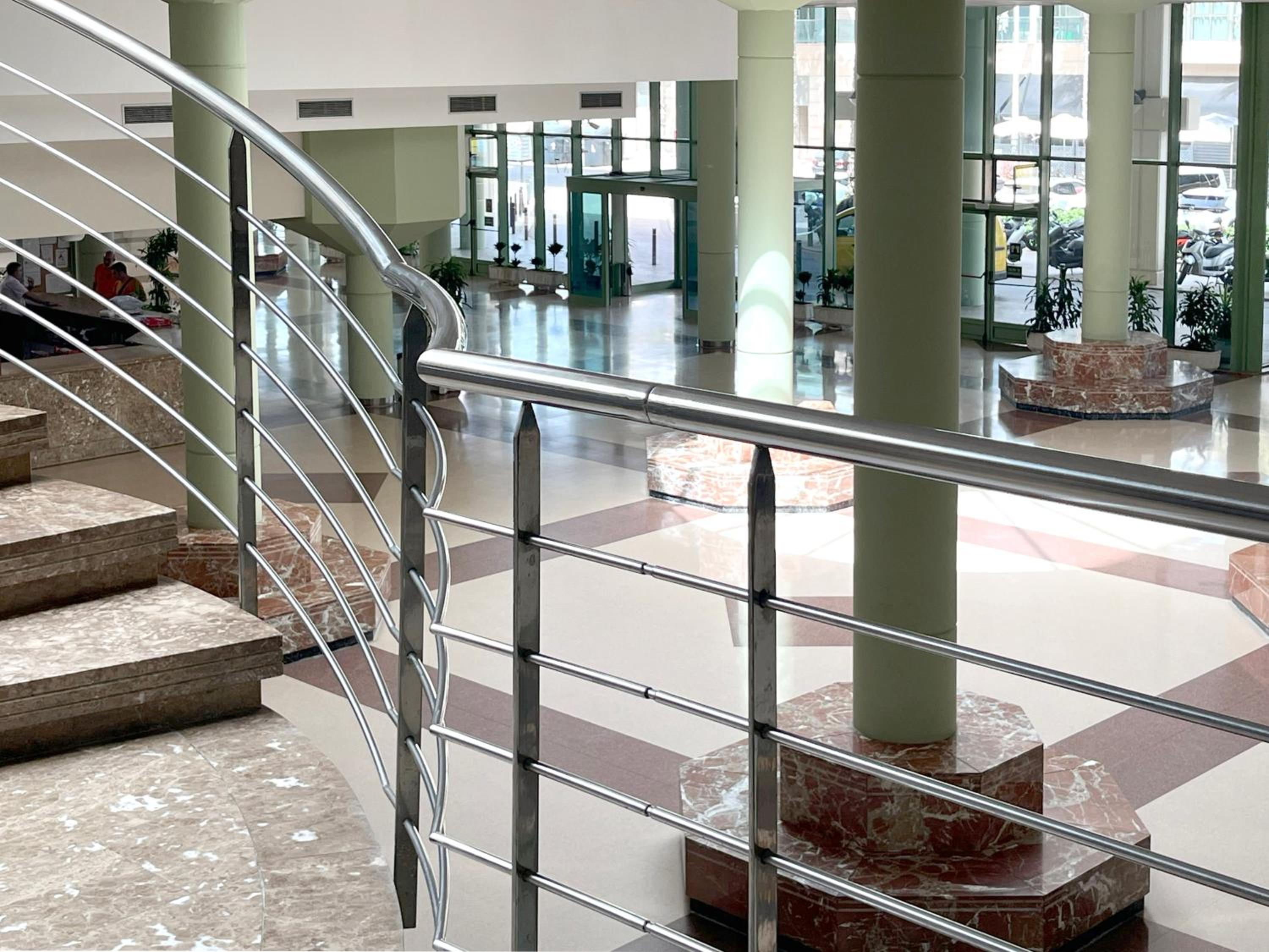 Stylish well-connected beachfront flat