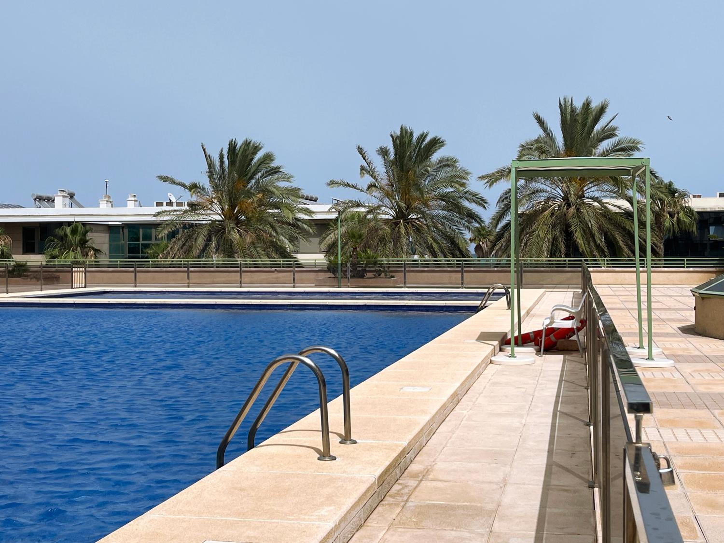 Stylish well-connected beachfront flat