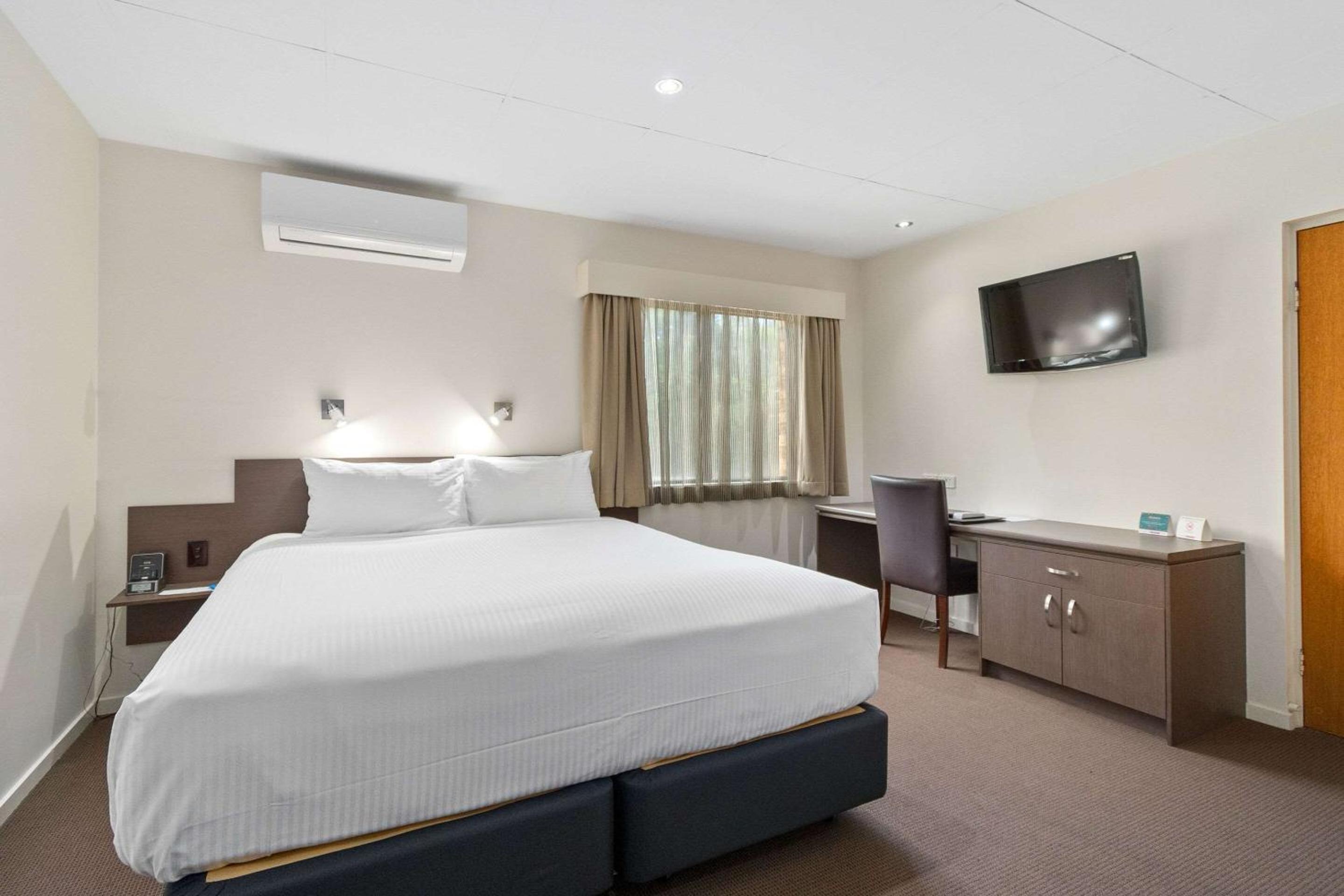Brisbane Vacations - Quality Hotel Robertson Gardens - Property Image 1
