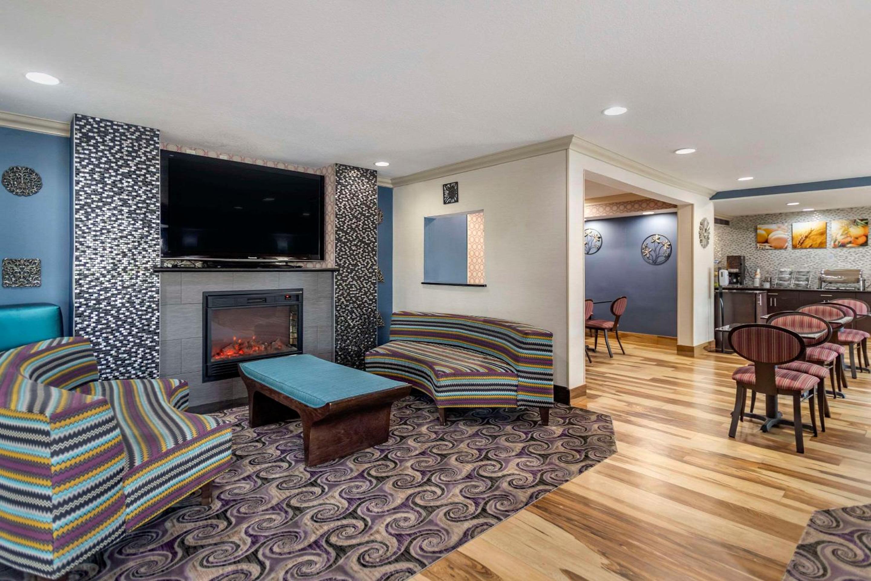Comfort Inn Tulsa Midtown view 5