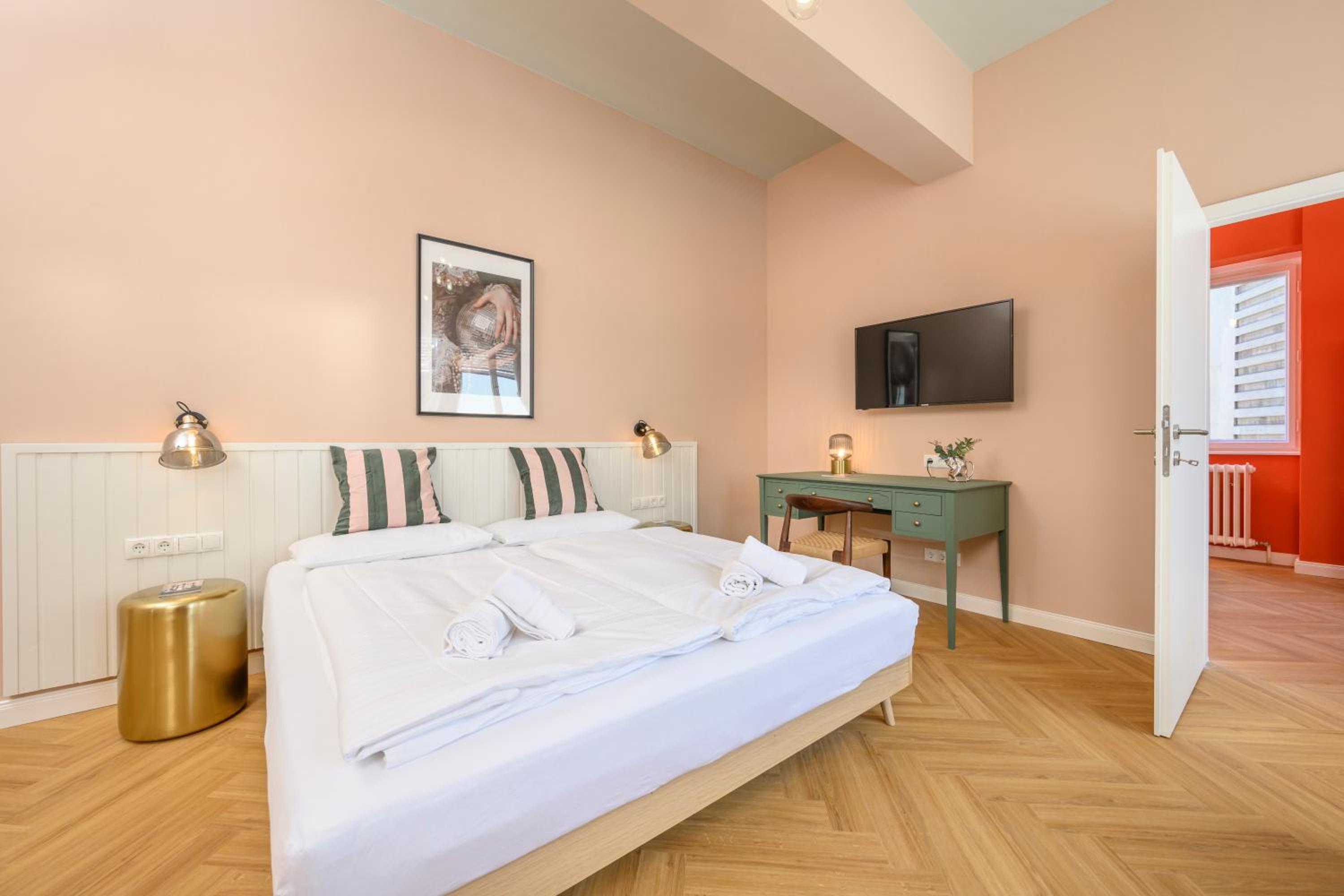 Palais Palffy Suits