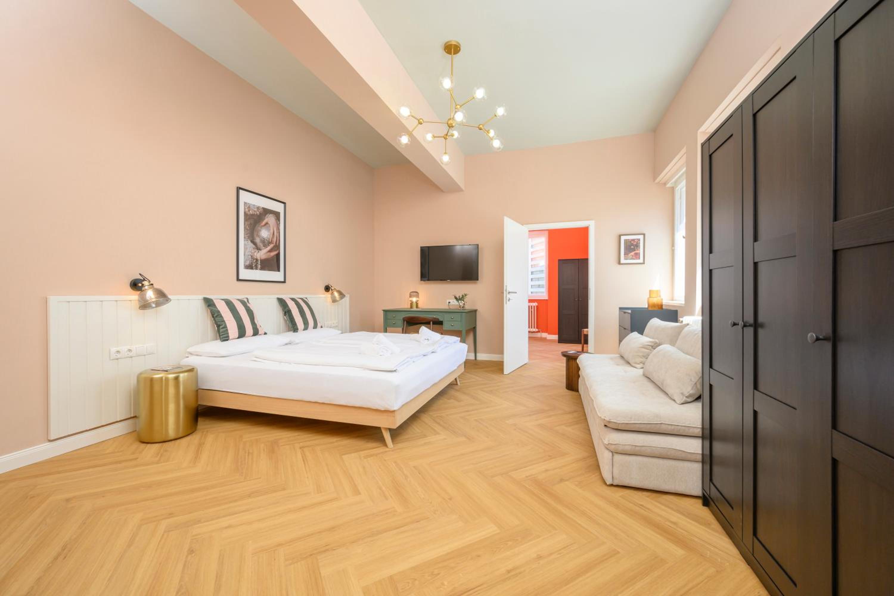 Palais Palffy Suits