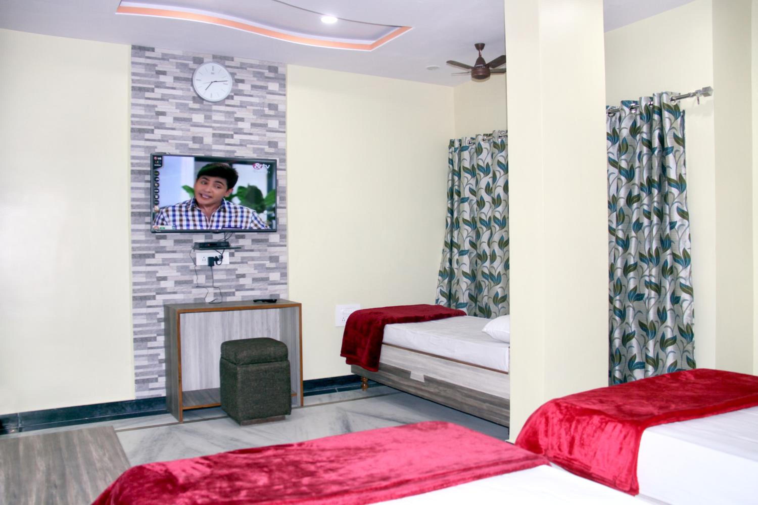 Hotel Gujrat view 3