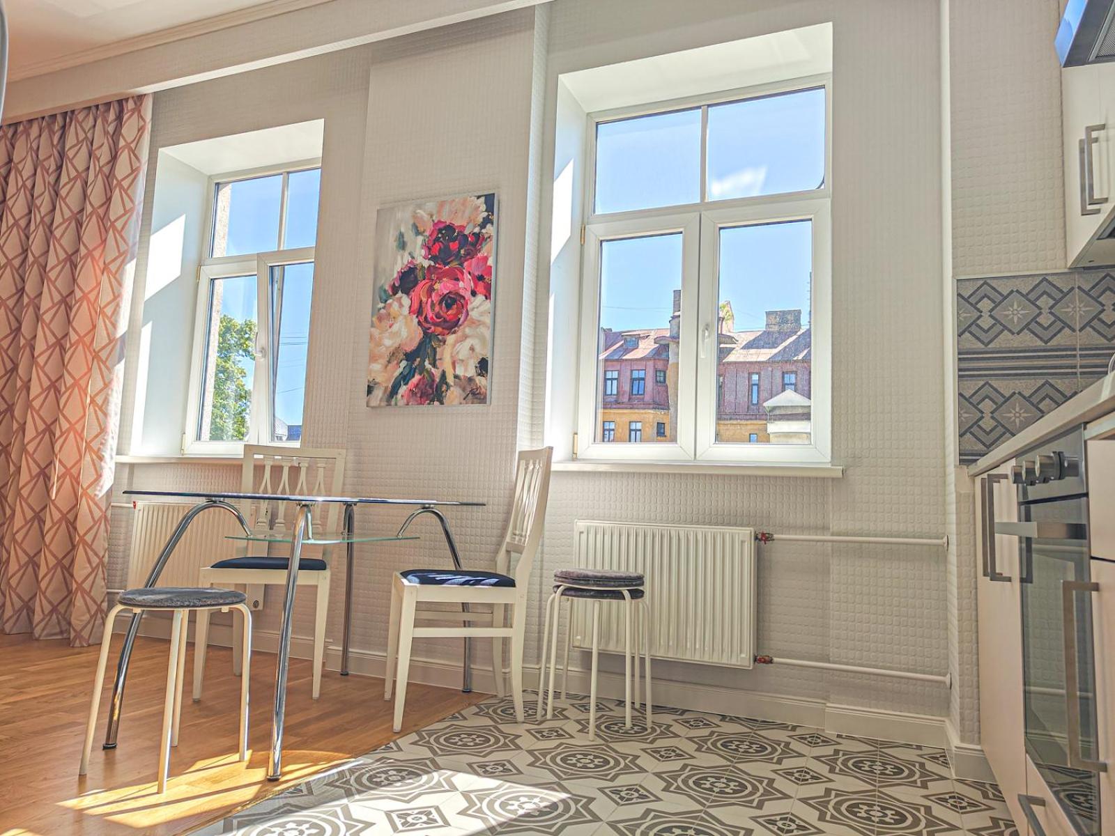 City heart, bright, loft view, free parking view 3
