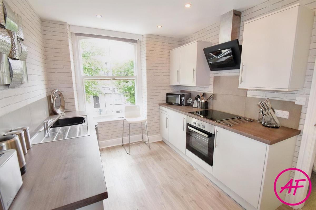 Willesden, Apartment 1, A beautifully furnished one bedroomed apartment in the heart of Llandudno view 4