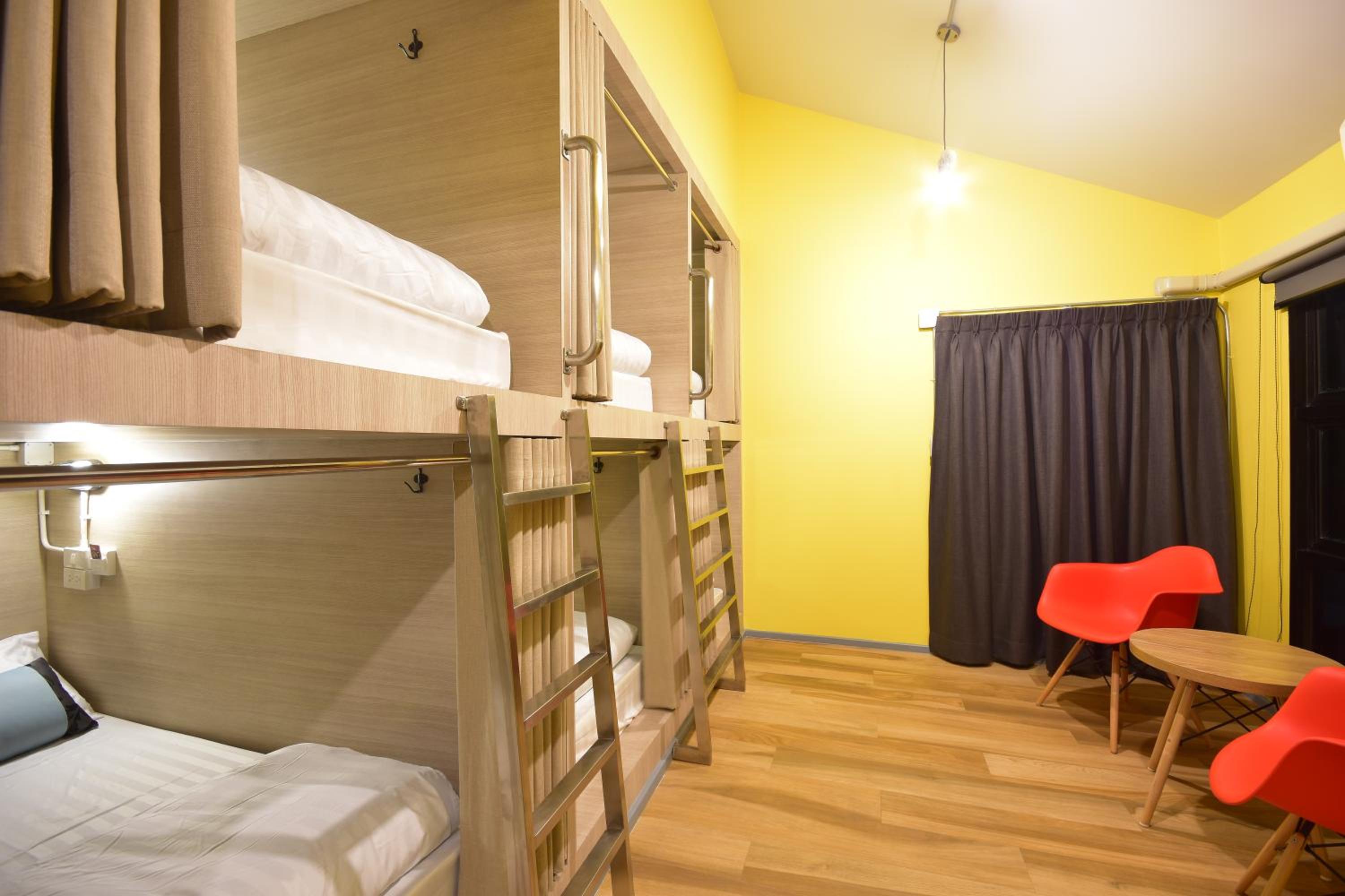 The Chatbox Silom Hostel