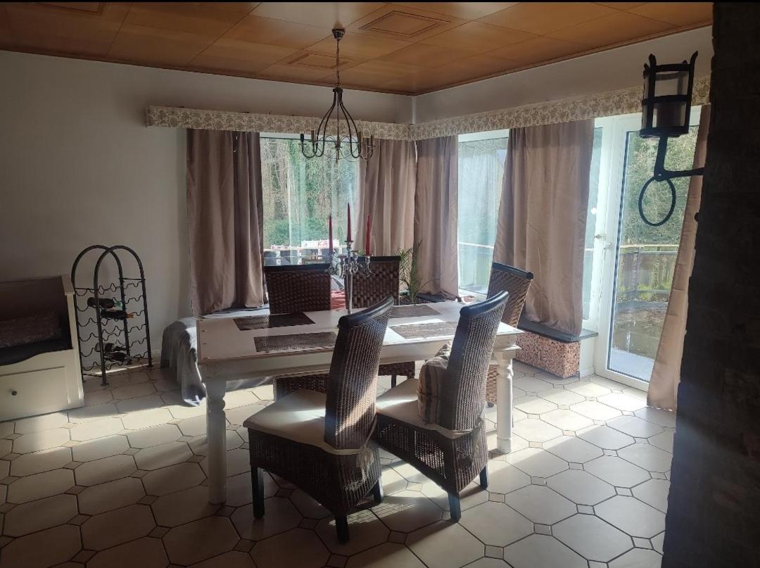 Altes Forsthaus Penthouse & Fachwerkstübchen für Monteure und Firmen am Schiedersee