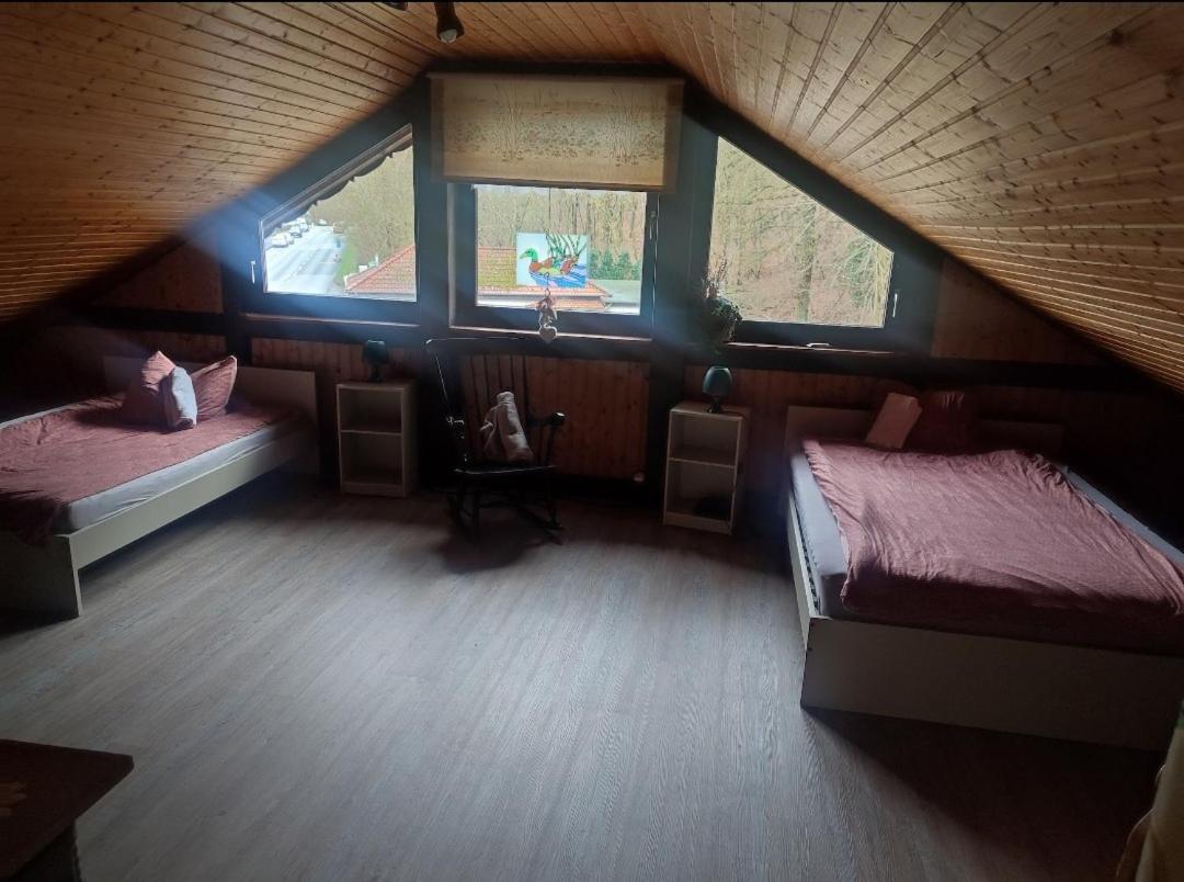 Altes Forsthaus Penthouse & Fachwerkstübchen für Monteure und Firmen am Schiedersee