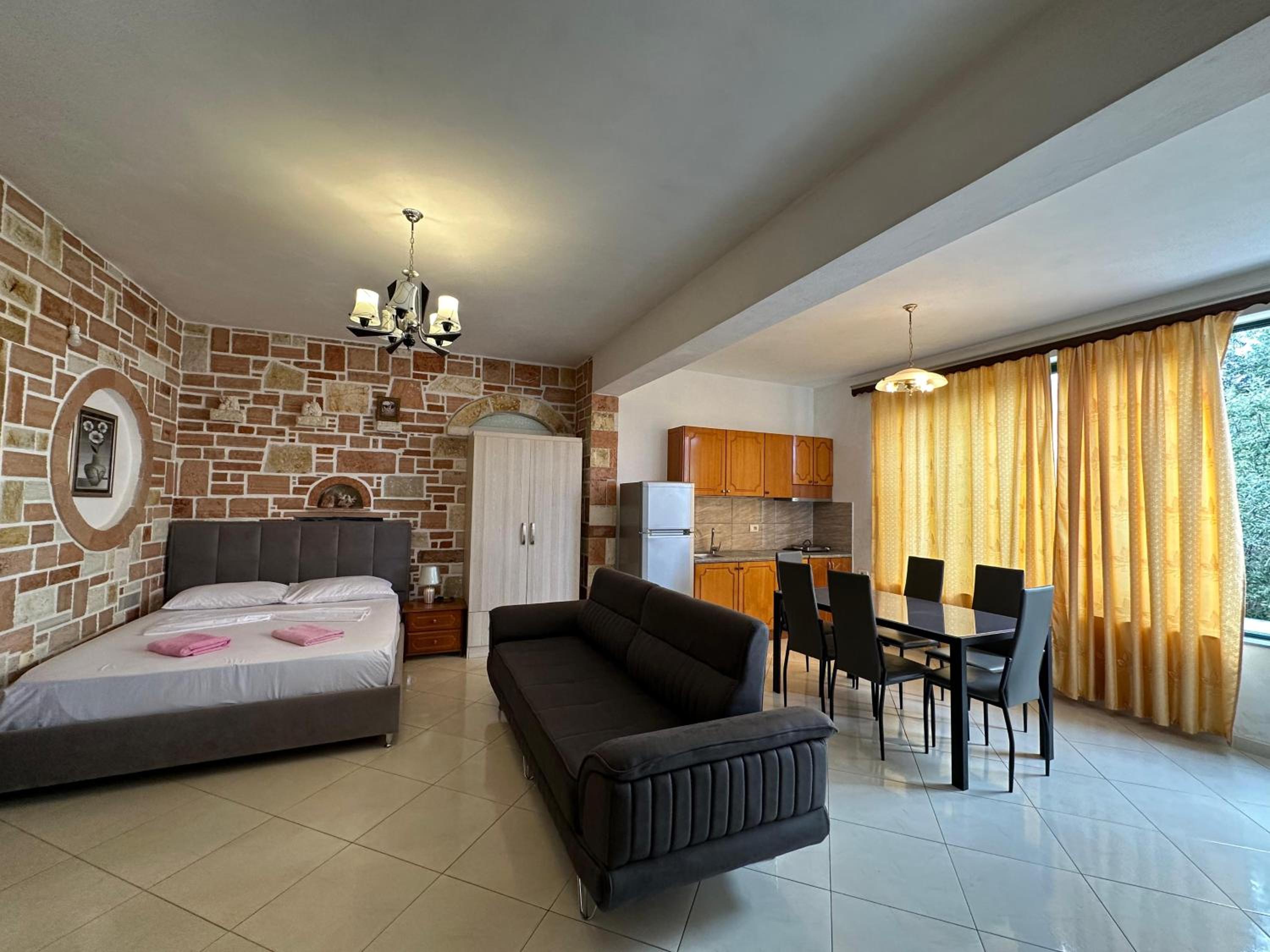 White Stone Apartments Ksamil