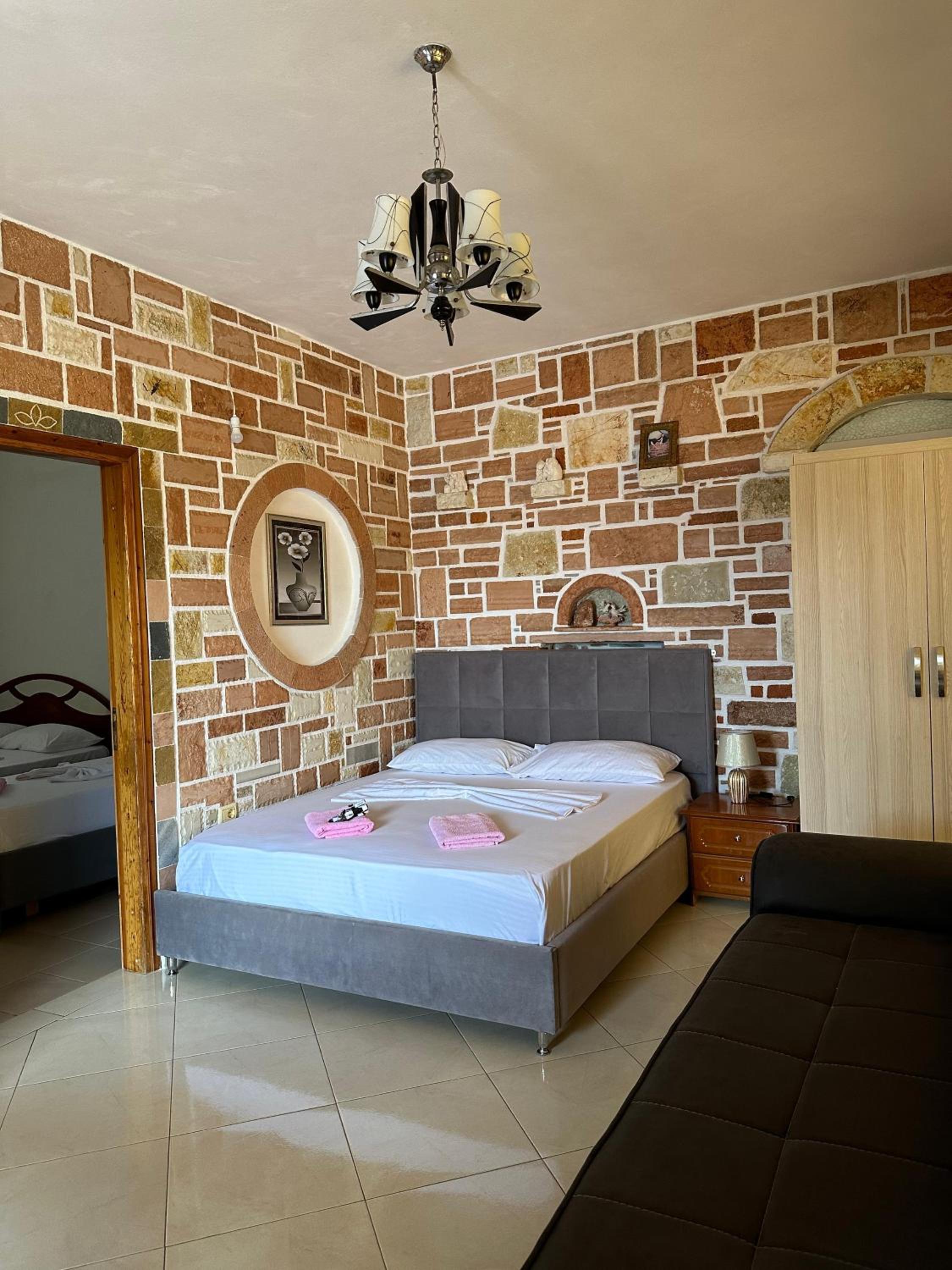 White Stone Apartments Ksamil