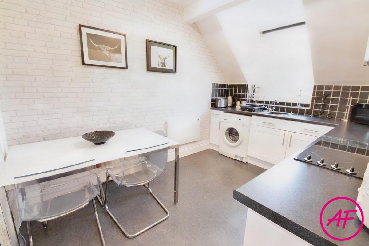 Willesden, Apartment 2, A beautifully furnished and spacious apartment located in the heart of Llandudno view 5