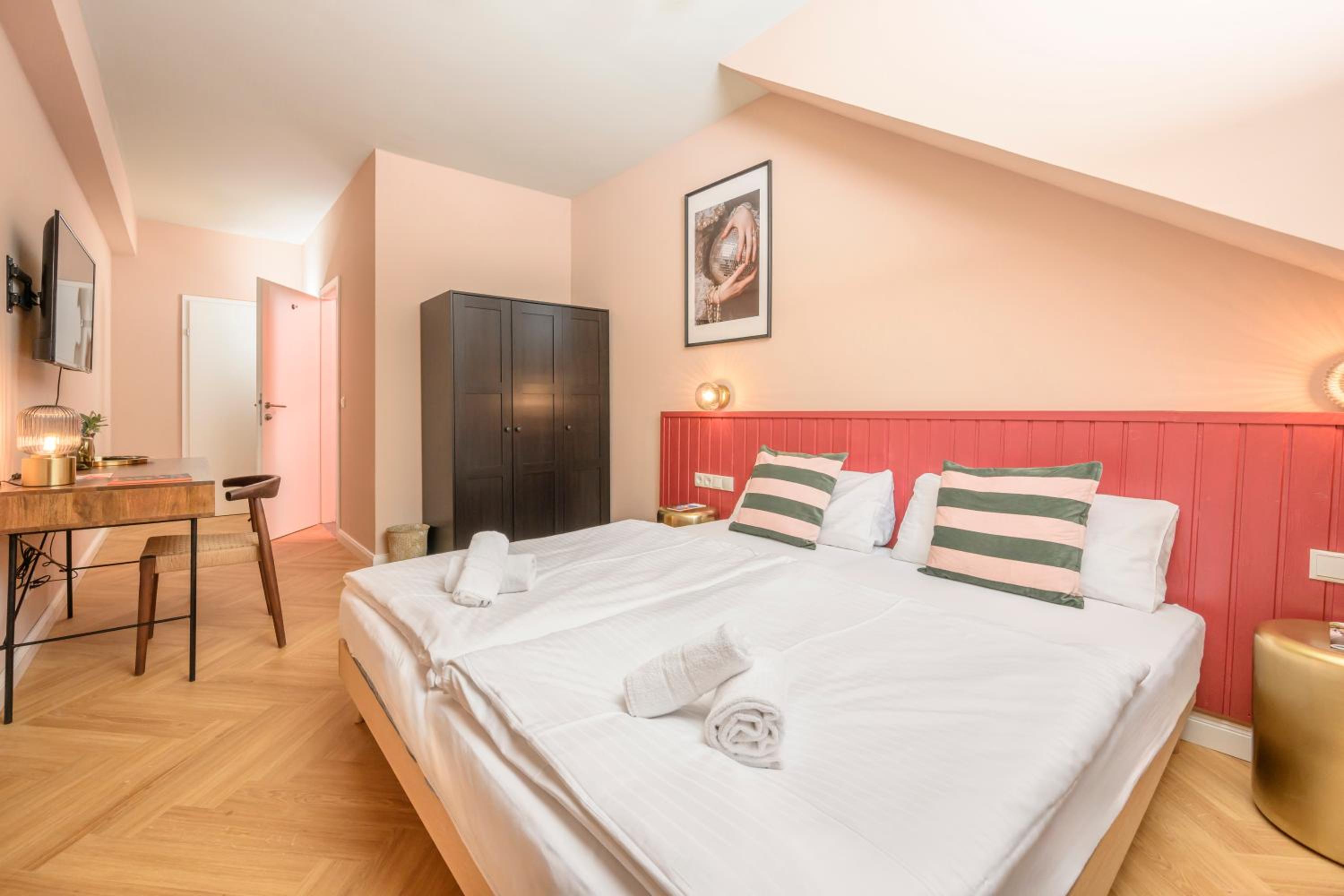 Palais Palffy Suits
