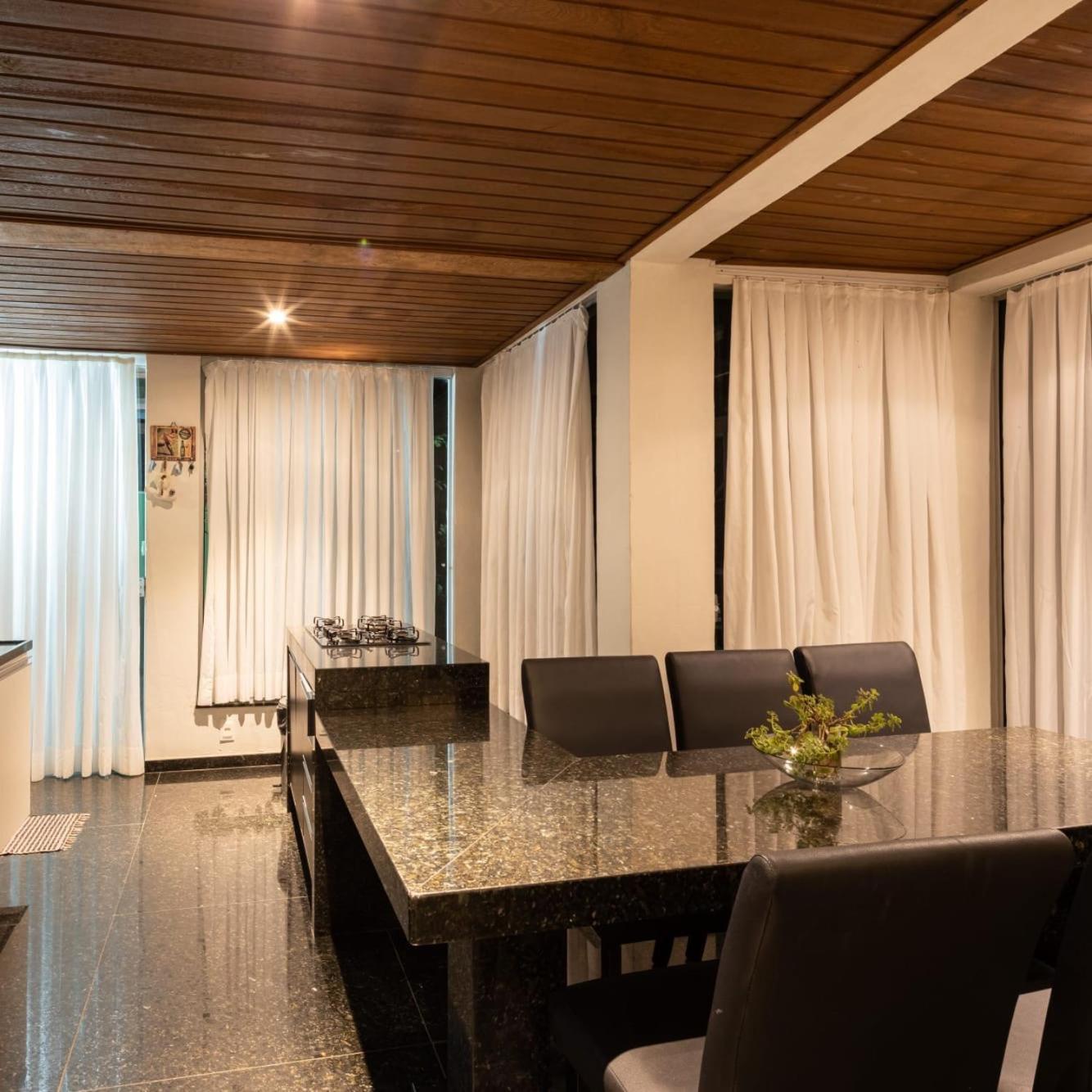 Glass House Lavras Novas