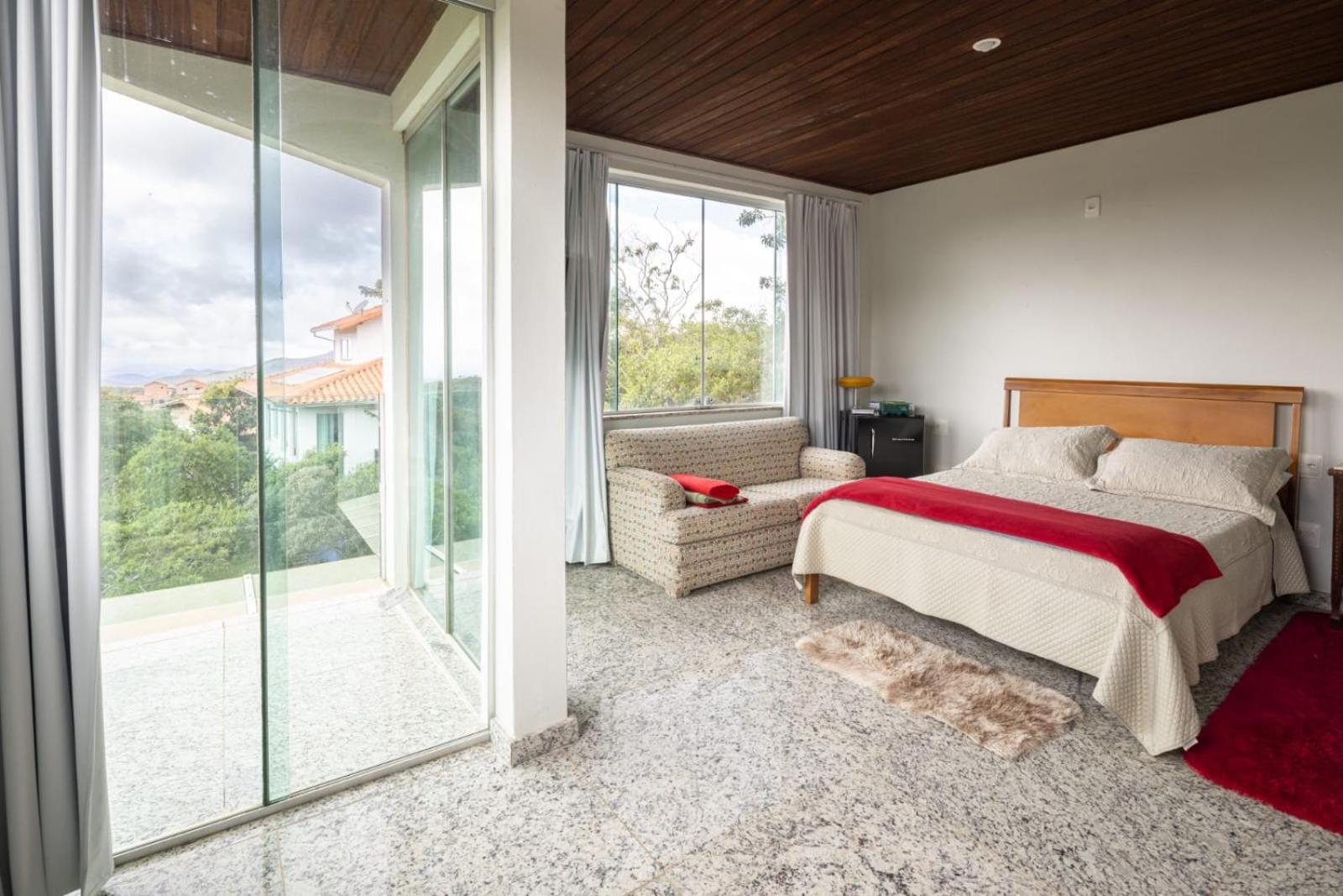 Glass House Lavras Novas