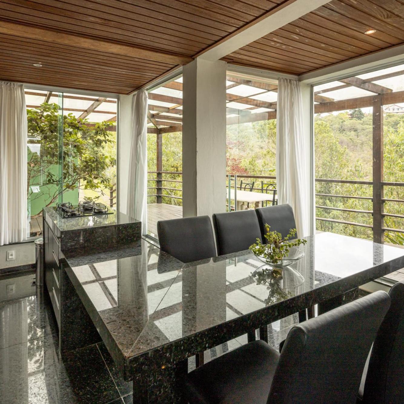Glass House Lavras Novas