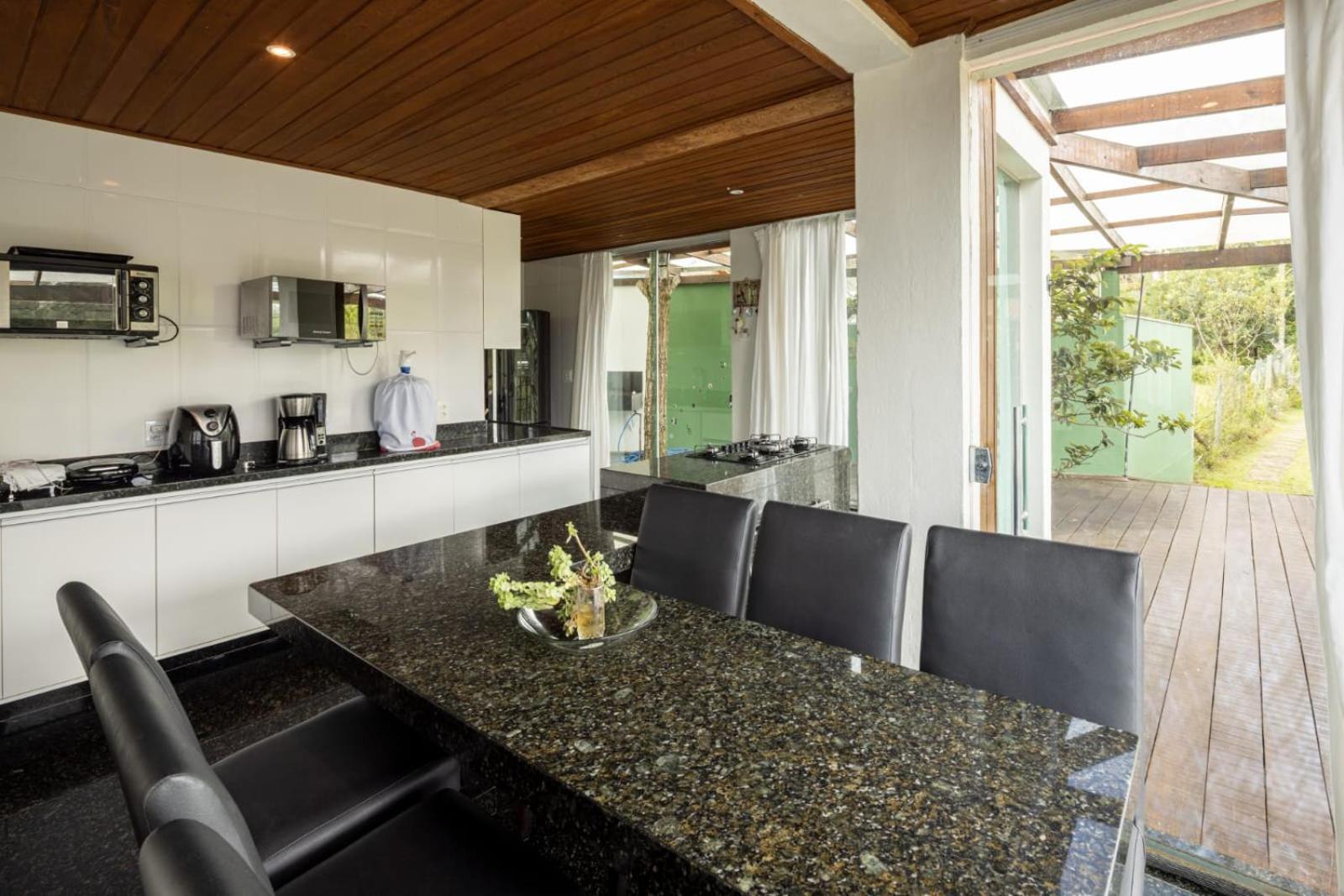 Glass House Lavras Novas