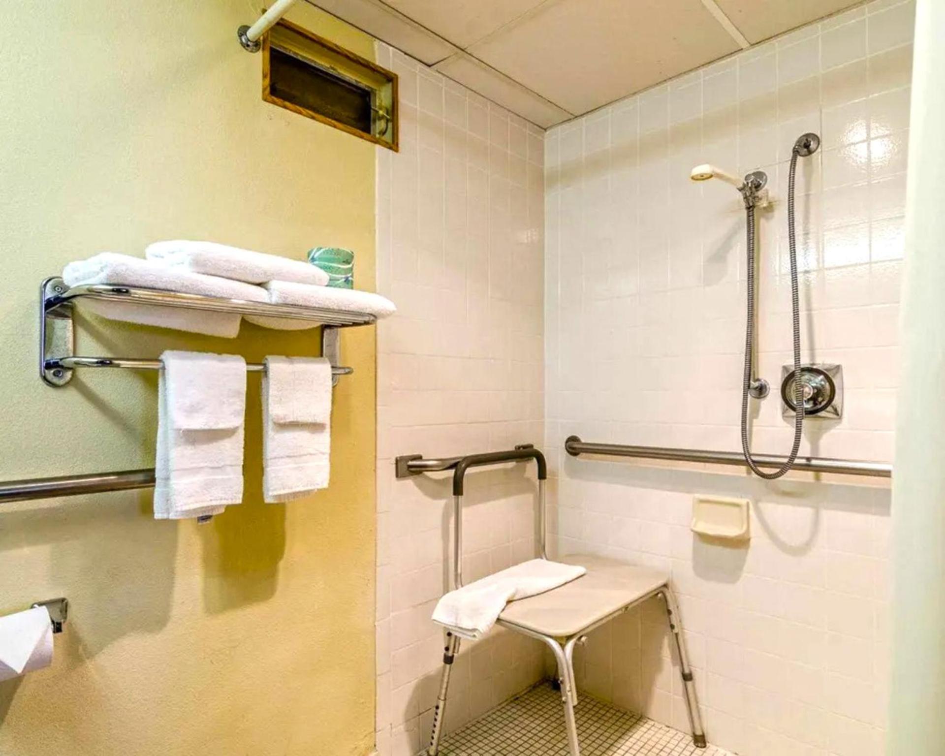 Salina Vacations - Marifah Inn Salina - Property Image 8