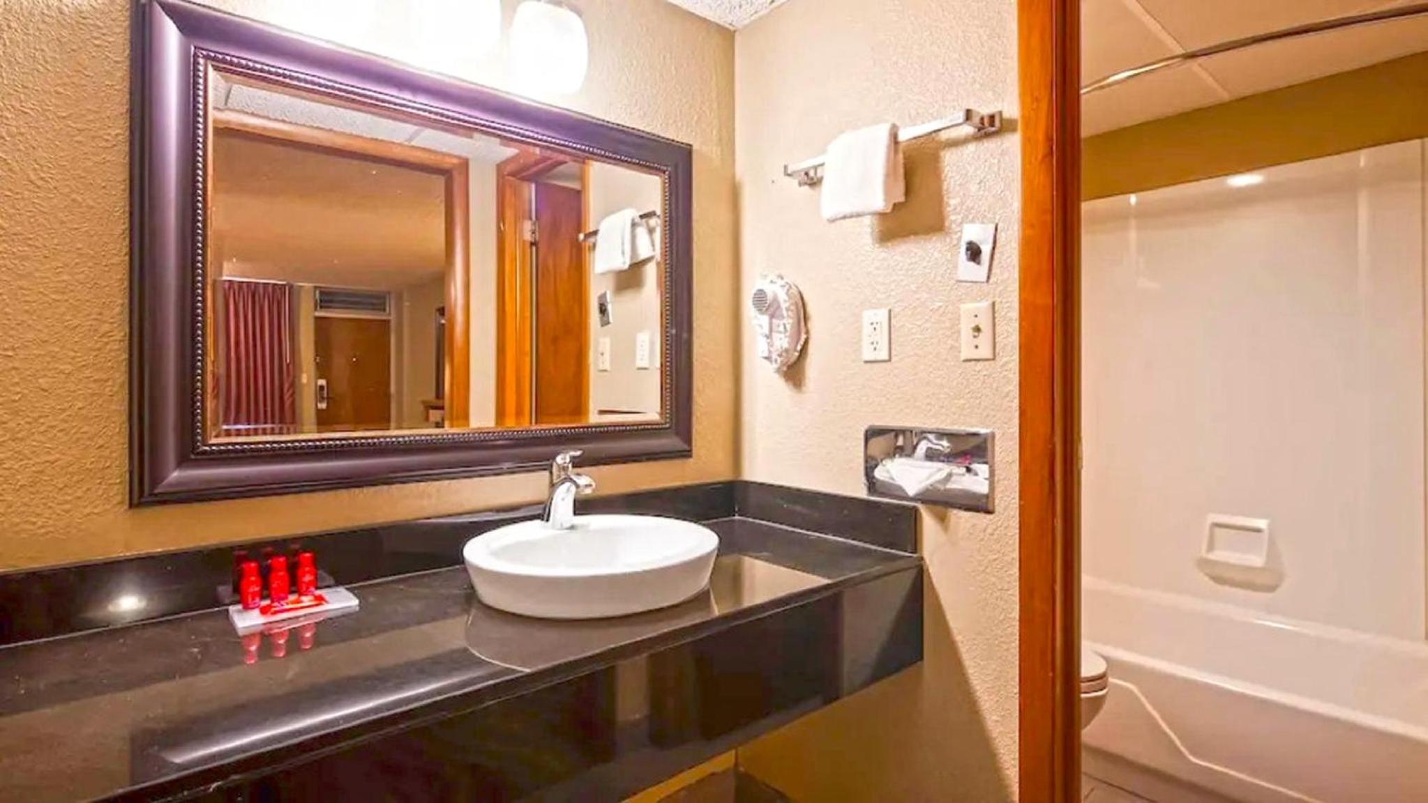 Salina Vacations - Marifah Inn Salina - Property Image 7