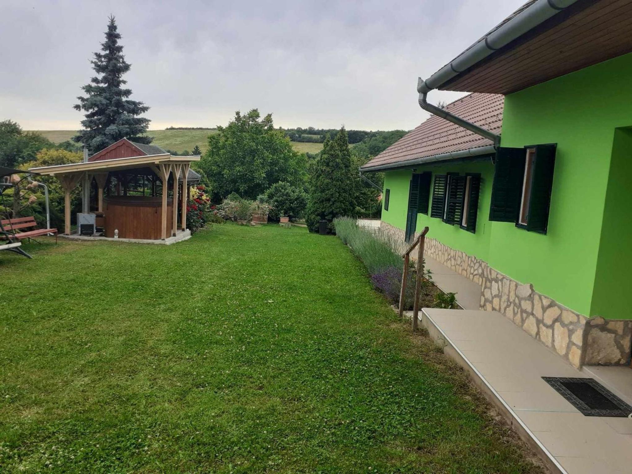 Gemütliches Ferienhaus Legedi mit Grill