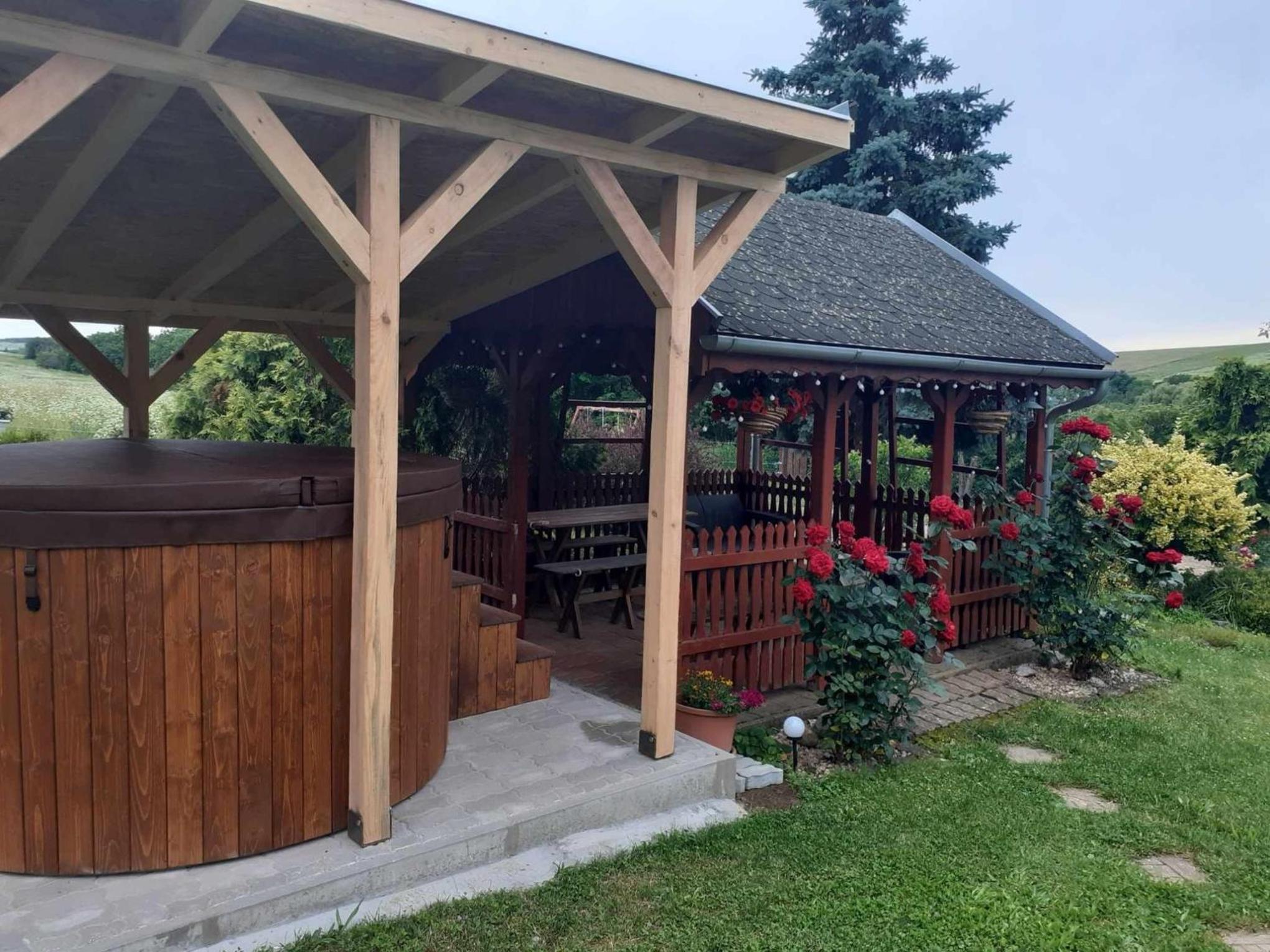 Gemütliches Ferienhaus Legedi mit Grill