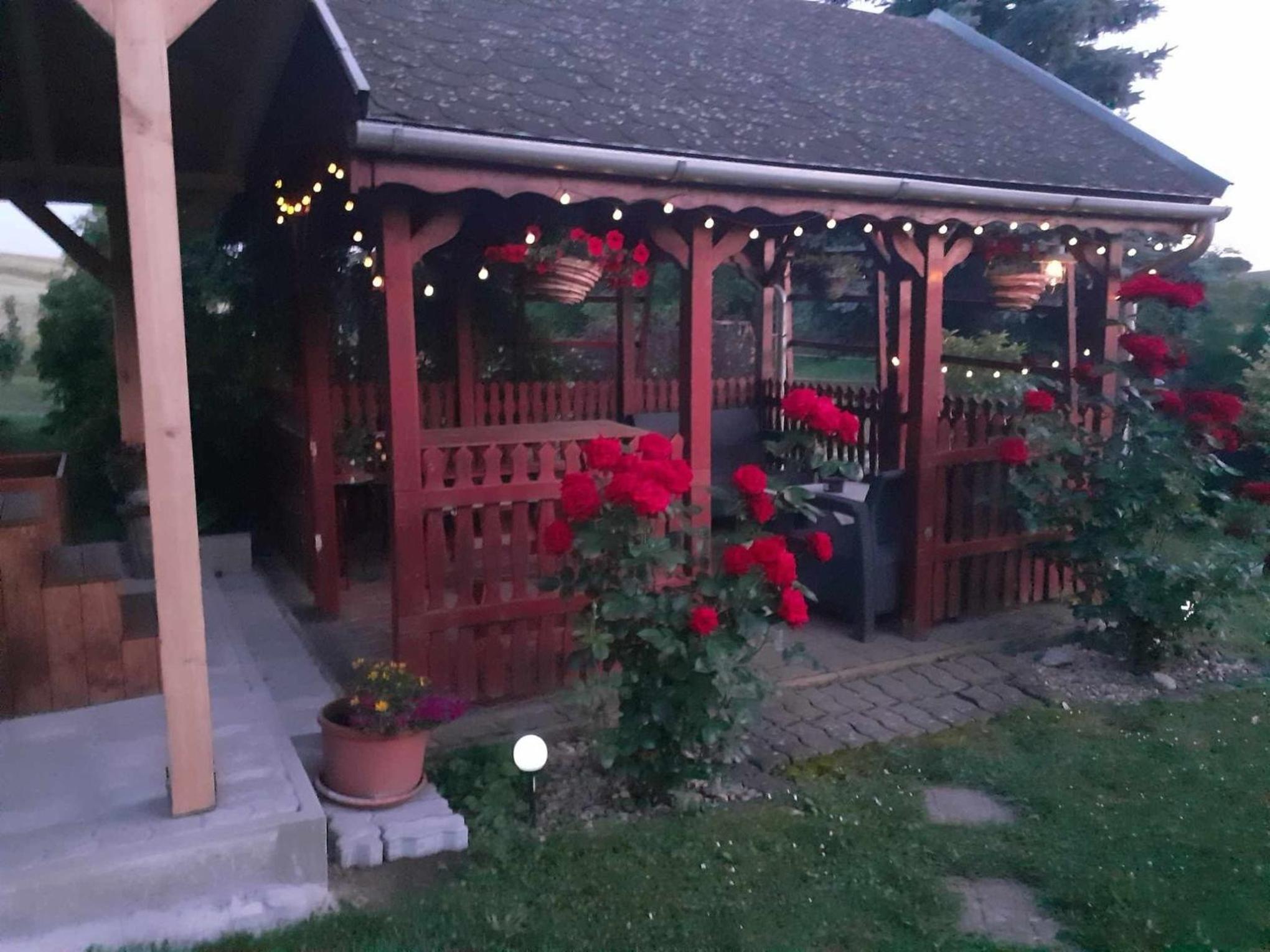 Gemütliches Ferienhaus Legedi mit Grill