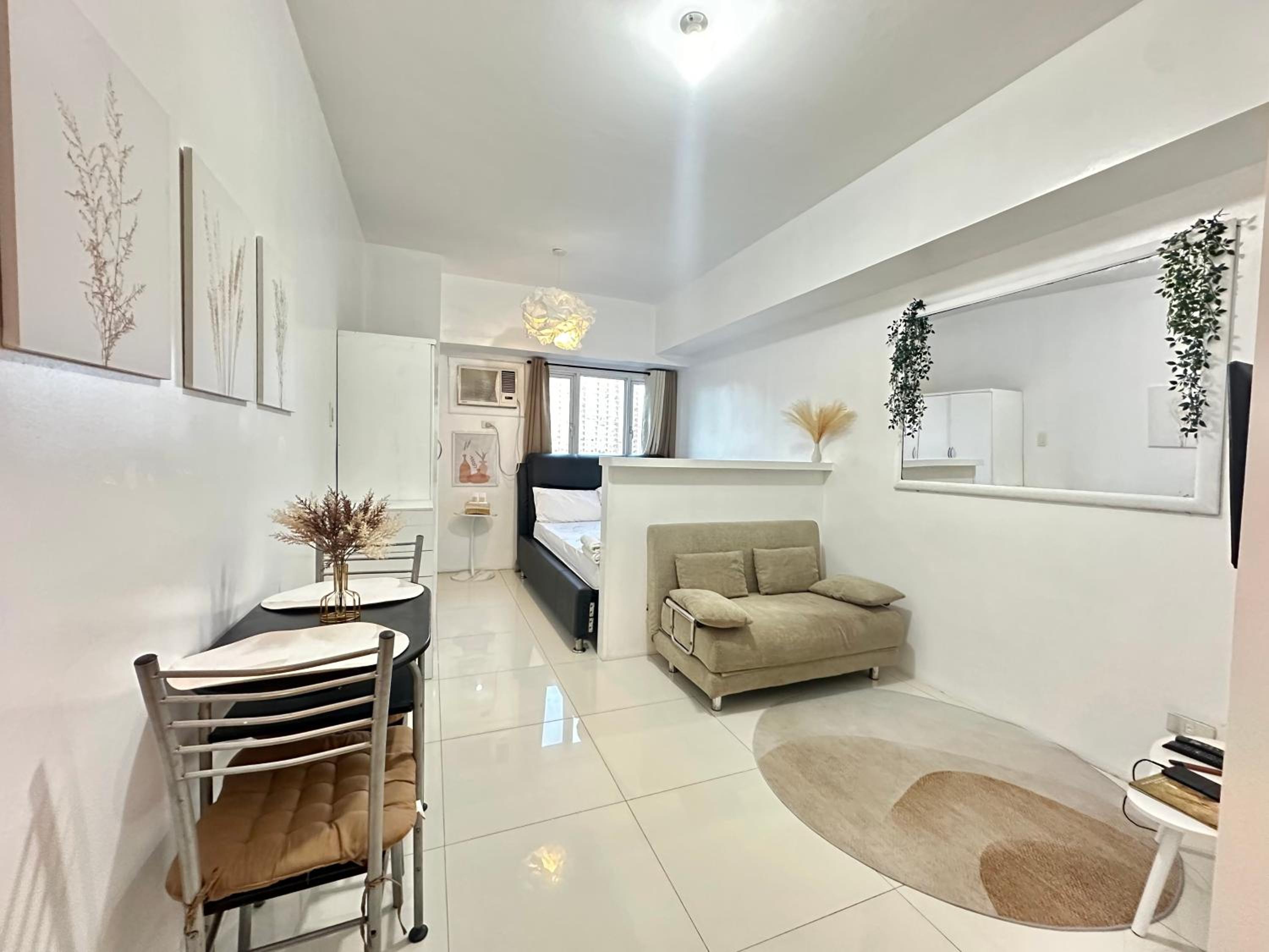 Hillary's Guesthouse Vacation Rentals view 3
