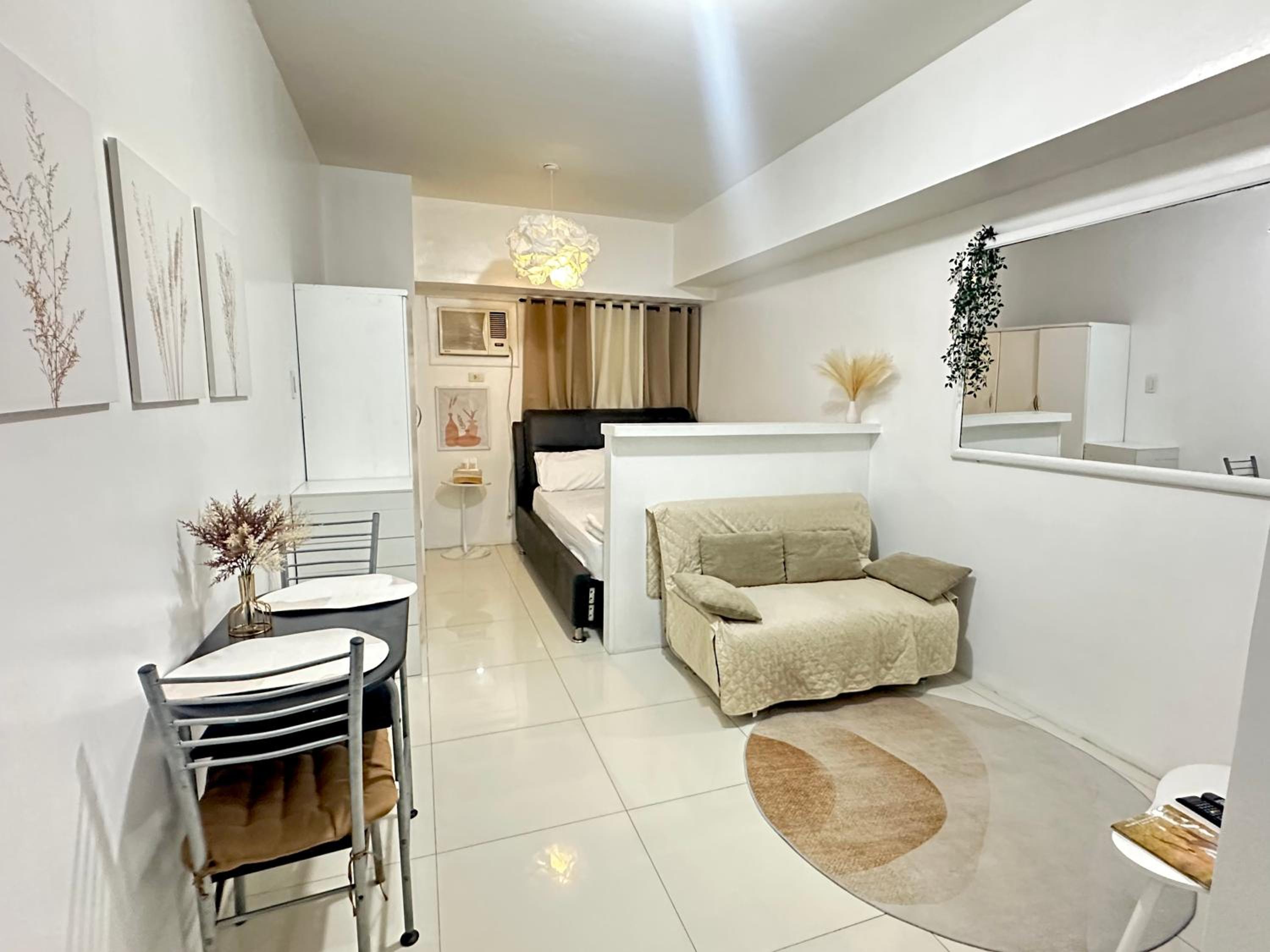 Hillary's Guesthouse Vacation Rentals view 2