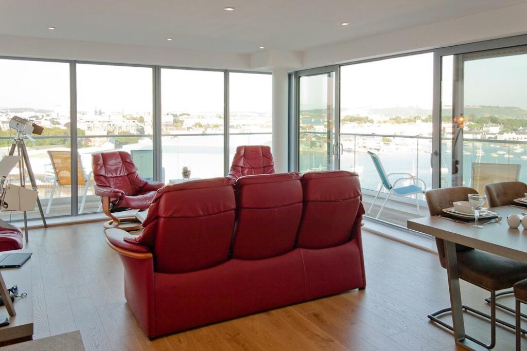 2 Bed - Leeward House by Pureserviced view 3