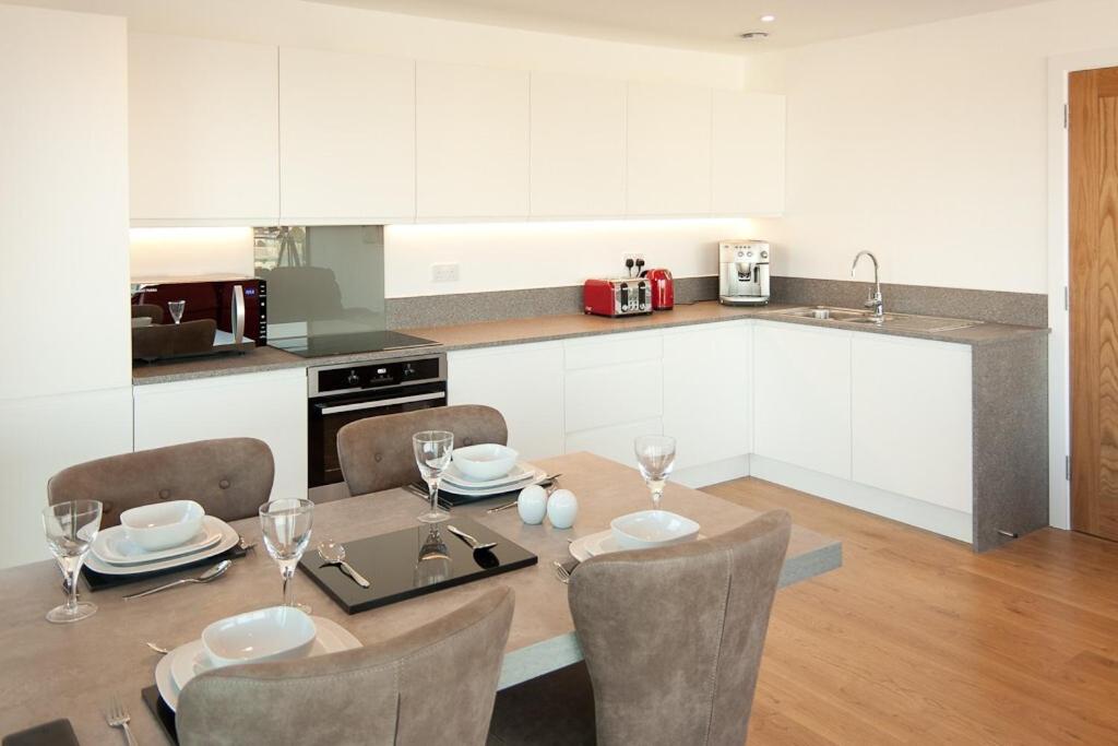 2 Bed - Leeward House by Pureserviced view 4