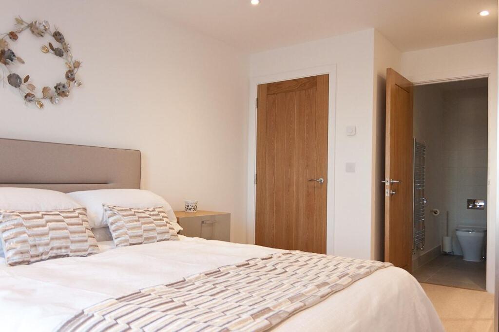 2 Bed - Leeward House by Pureserviced view 5