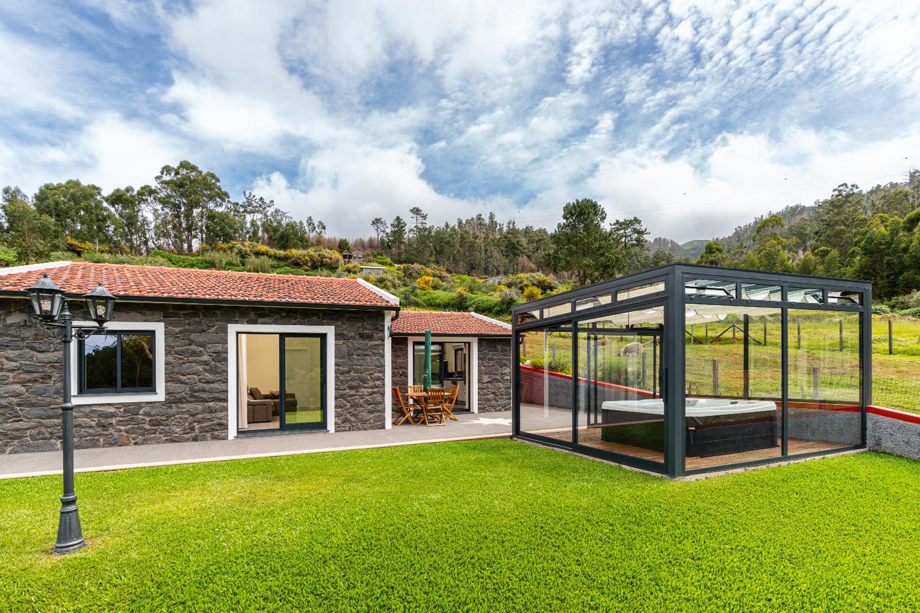 Florenças House - Private Jacuzzi & Garden view 3