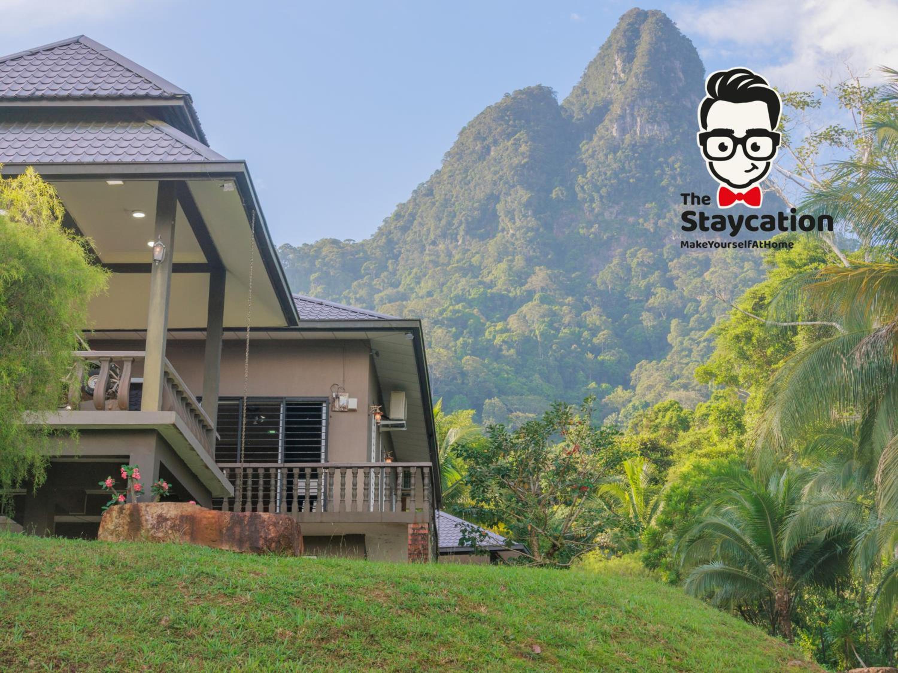 Staycation Homestay 50 Peaceful Villa Damai photo 6