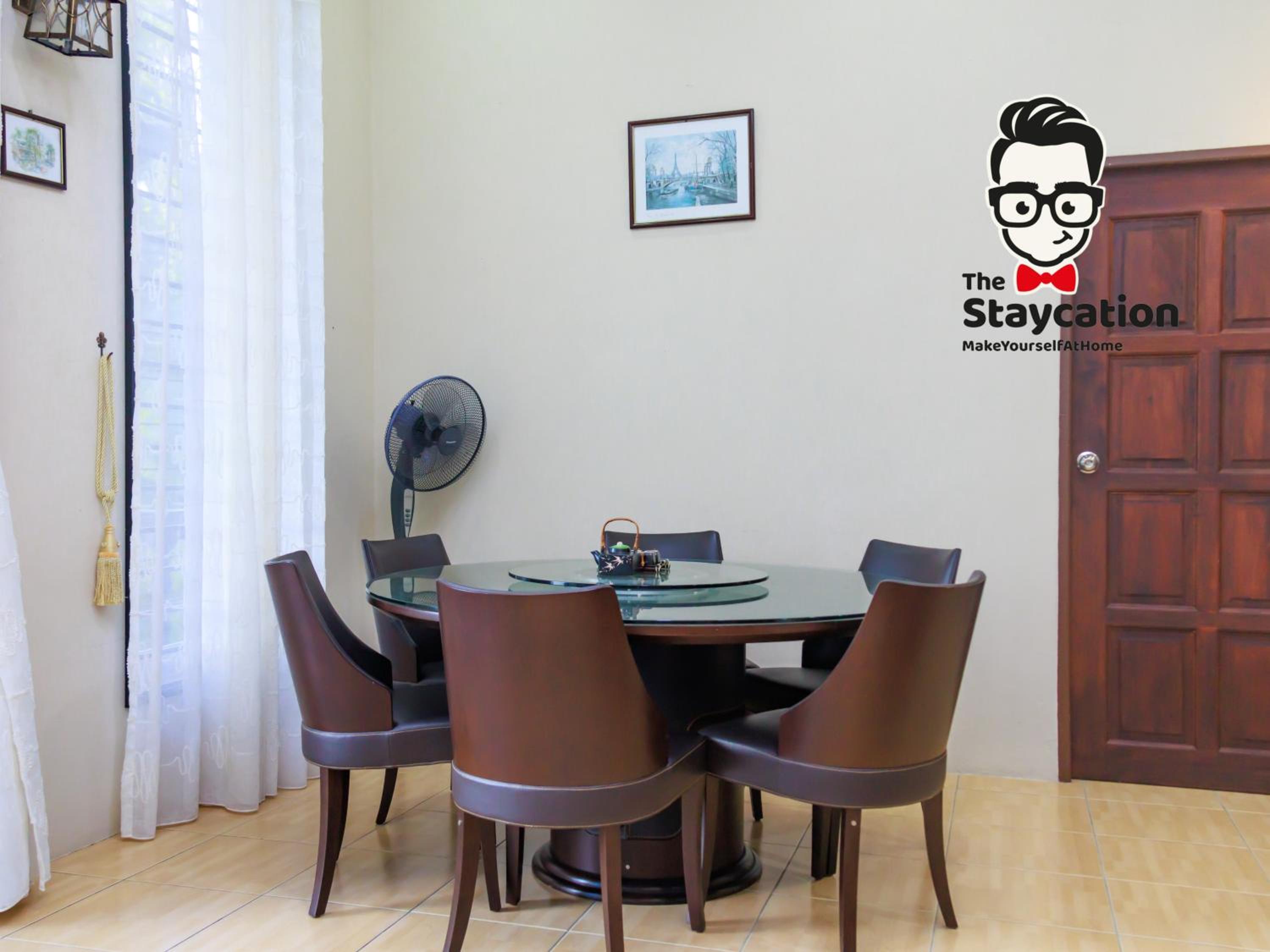 Staycation Homestay 50 Peaceful Villa Damai photo 7