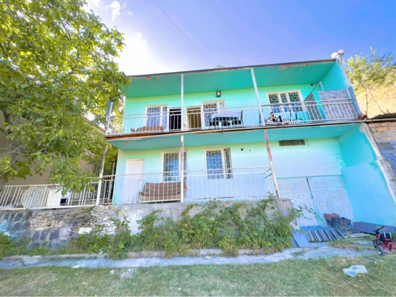 Villa in Bjni