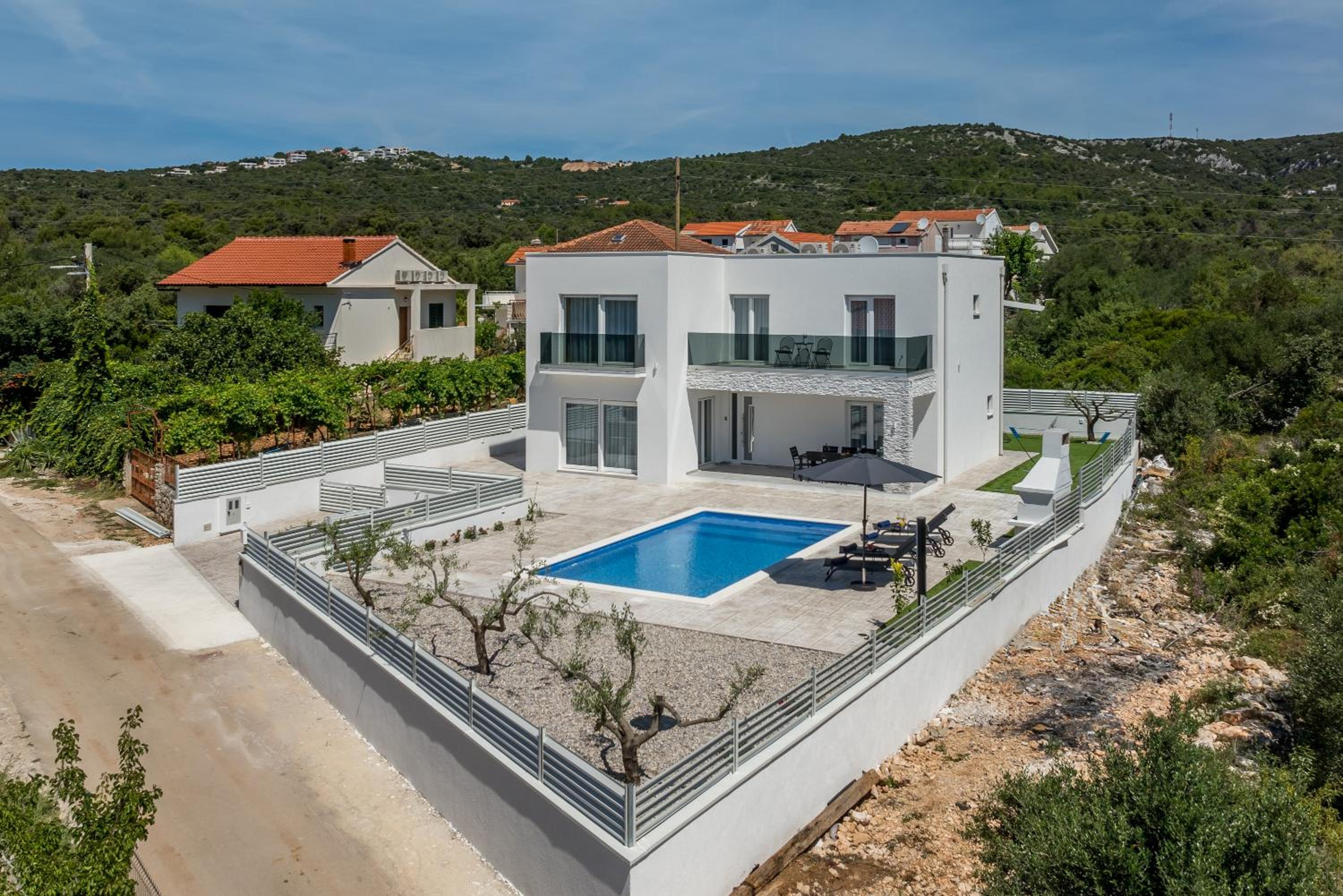 Villa Sea View - heated pool & 2 mins to the beach