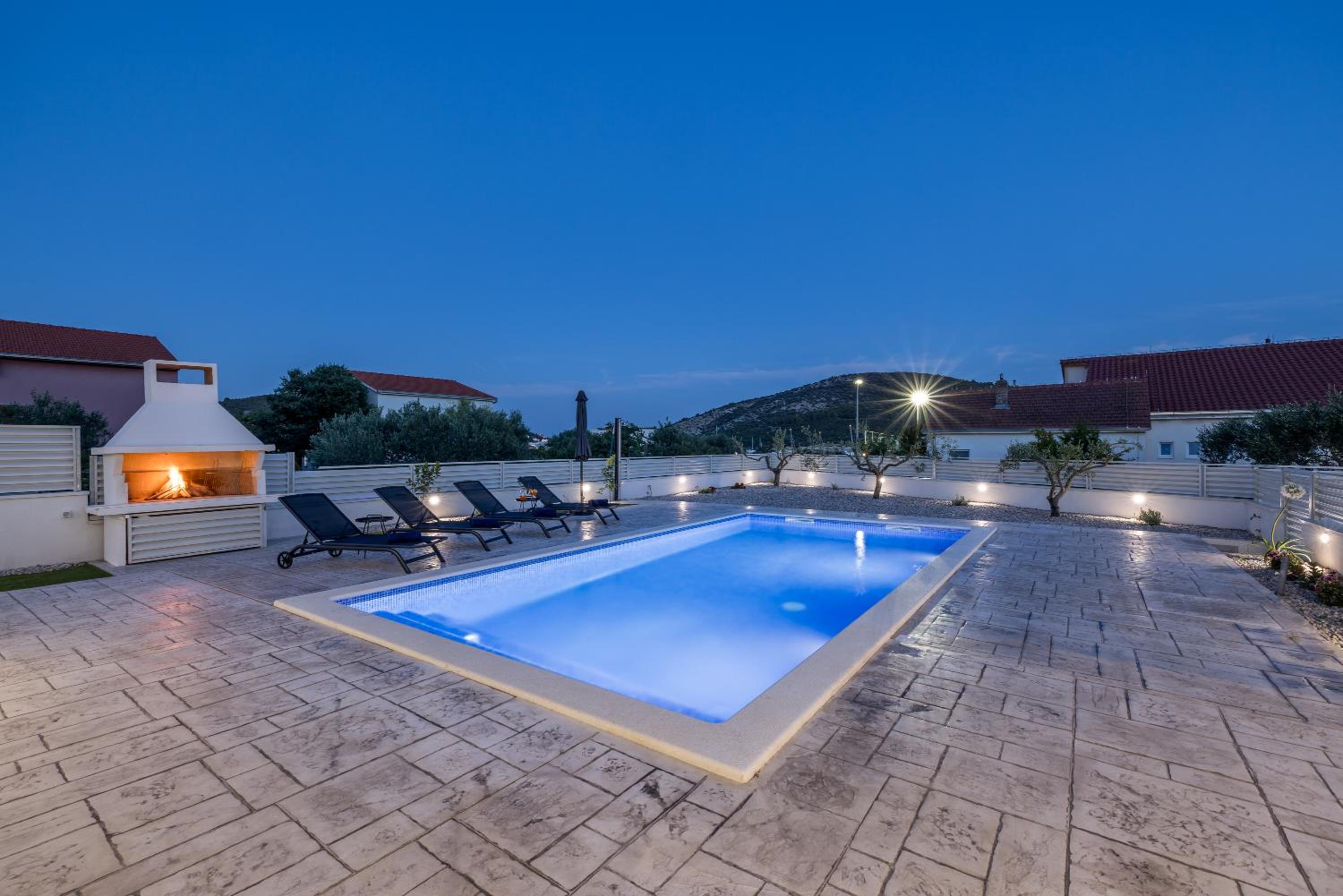 Villa Sea View - heated pool & 2 mins to the beach