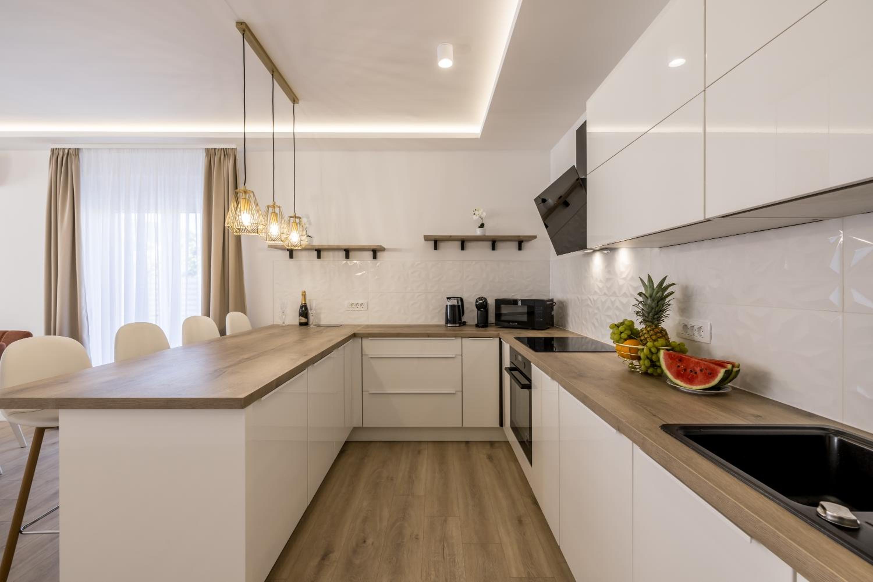Villa Sea View - heated pool & 2 mins to the beach