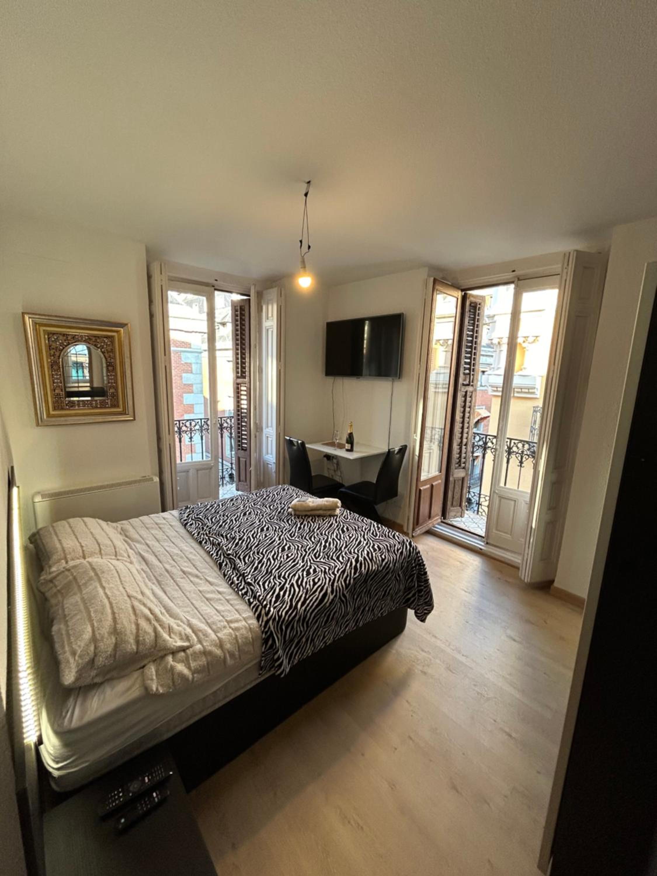 Room in Plaza Mayor view 5