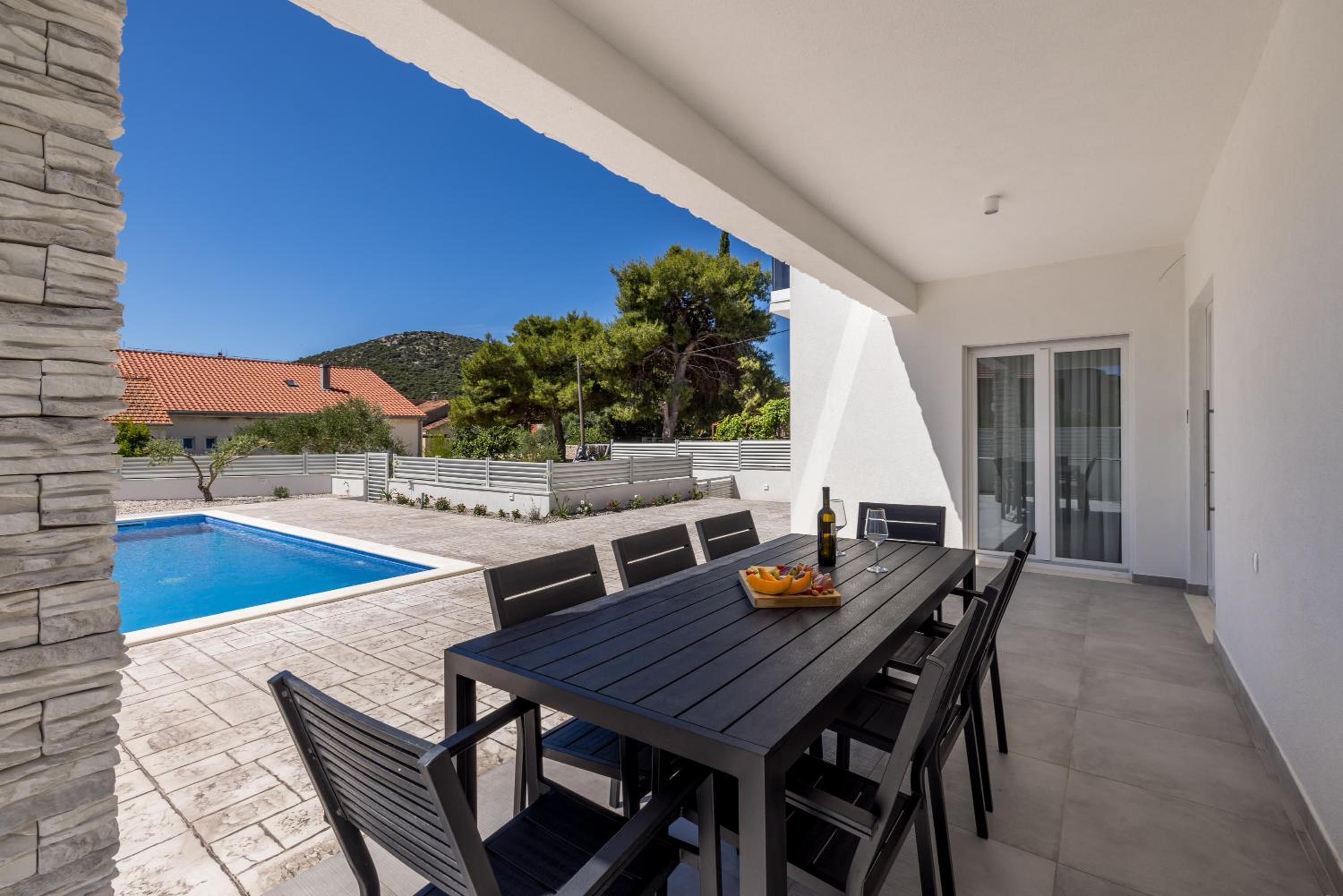 Villa Sea View - heated pool & 2 mins to the beach