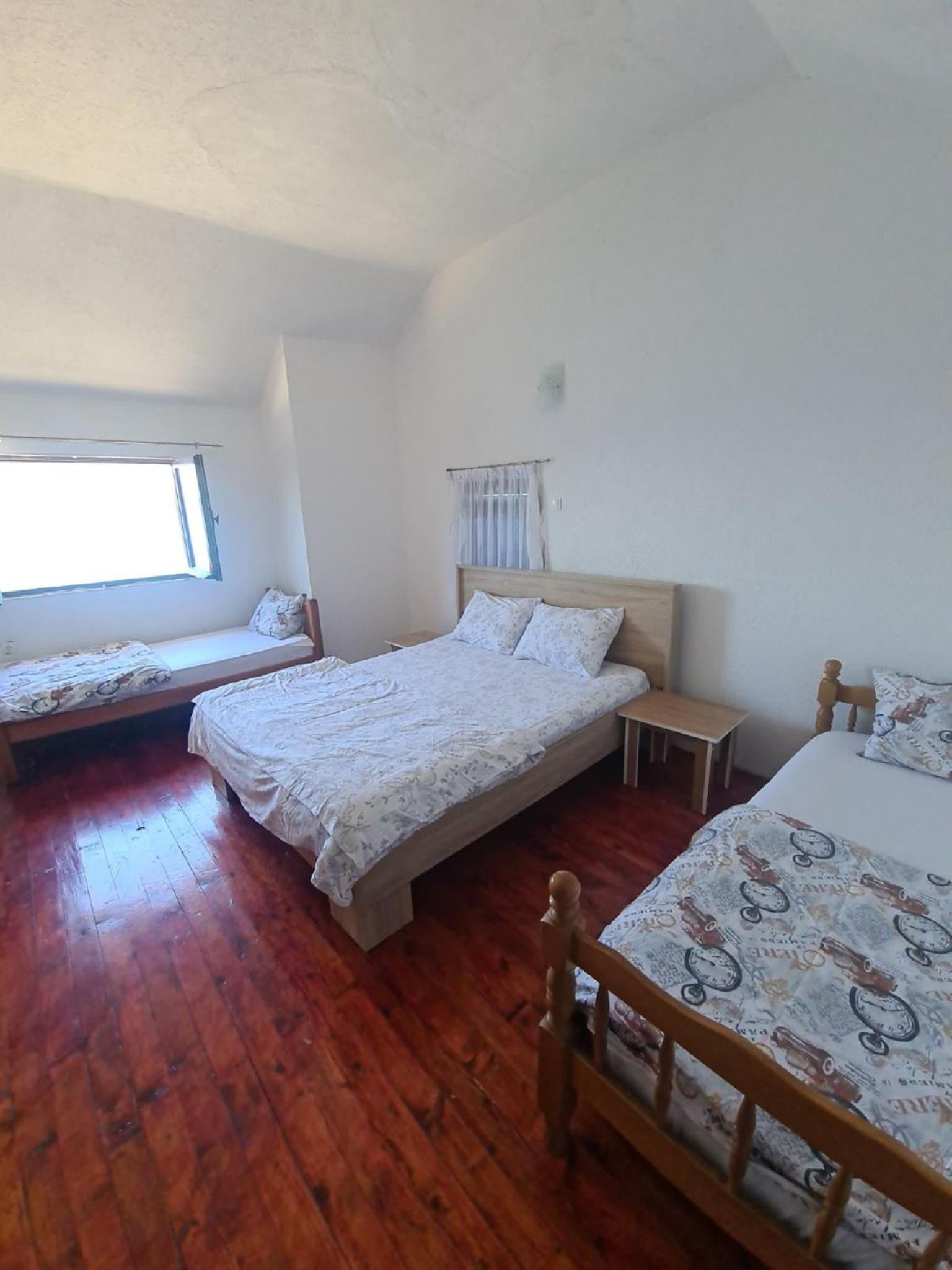 Beachfront Apartment Daris photo 3