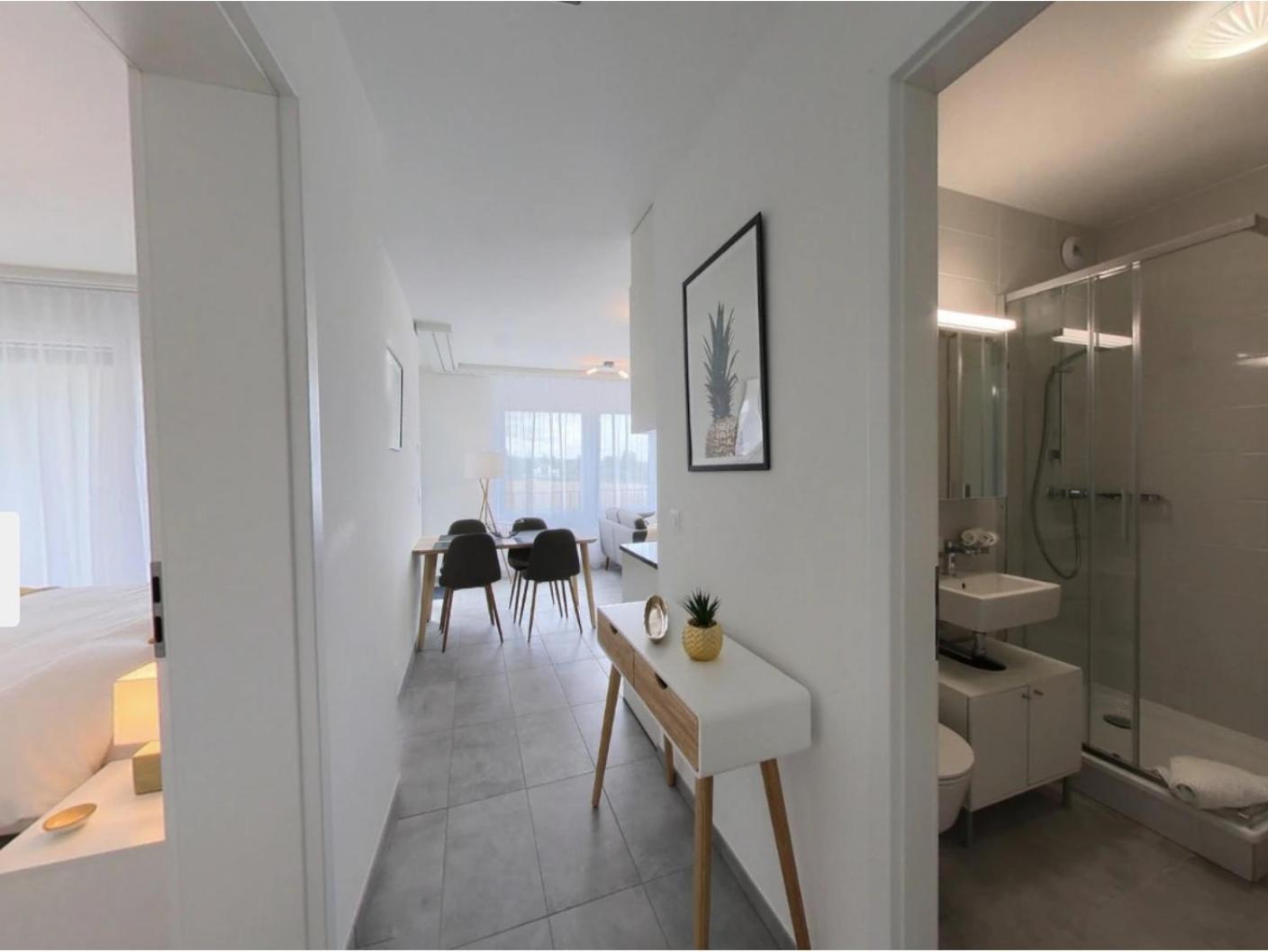Modern 1 Bedroom Apartment with Balcony & Parking CFAlcea