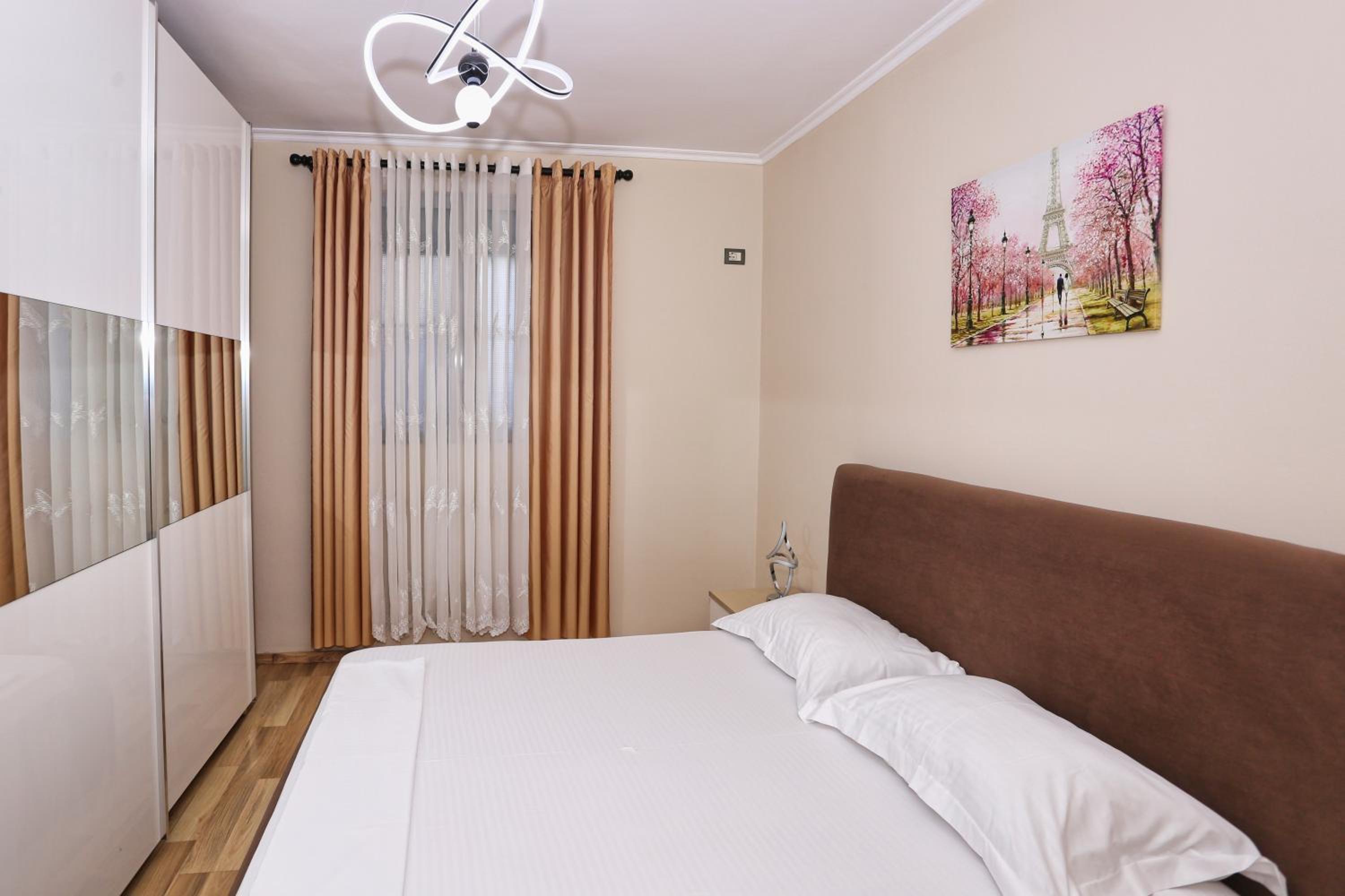 R&B City Center Apartment