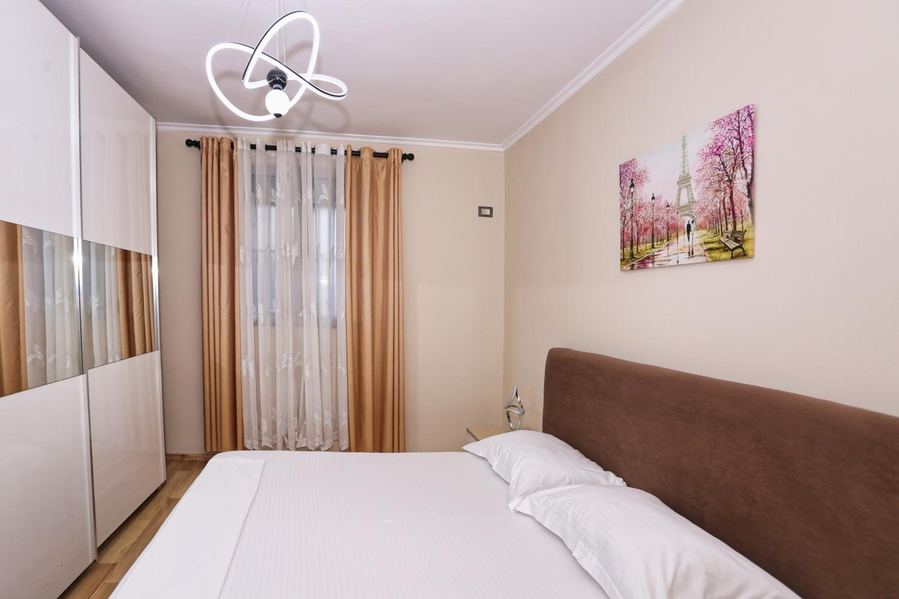 R&B City Center Apartment