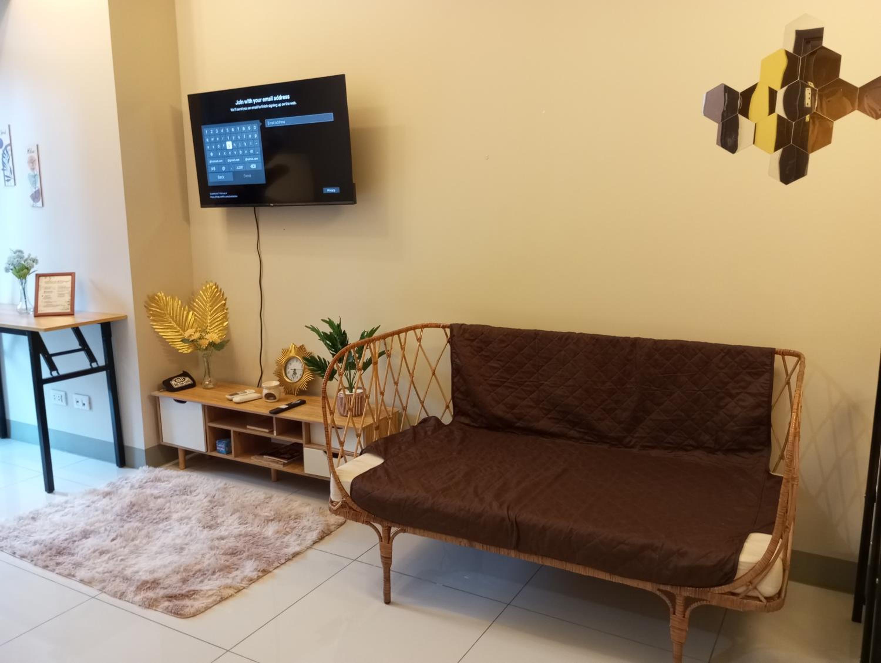 ACNgroup 1BR wbalcony view 2