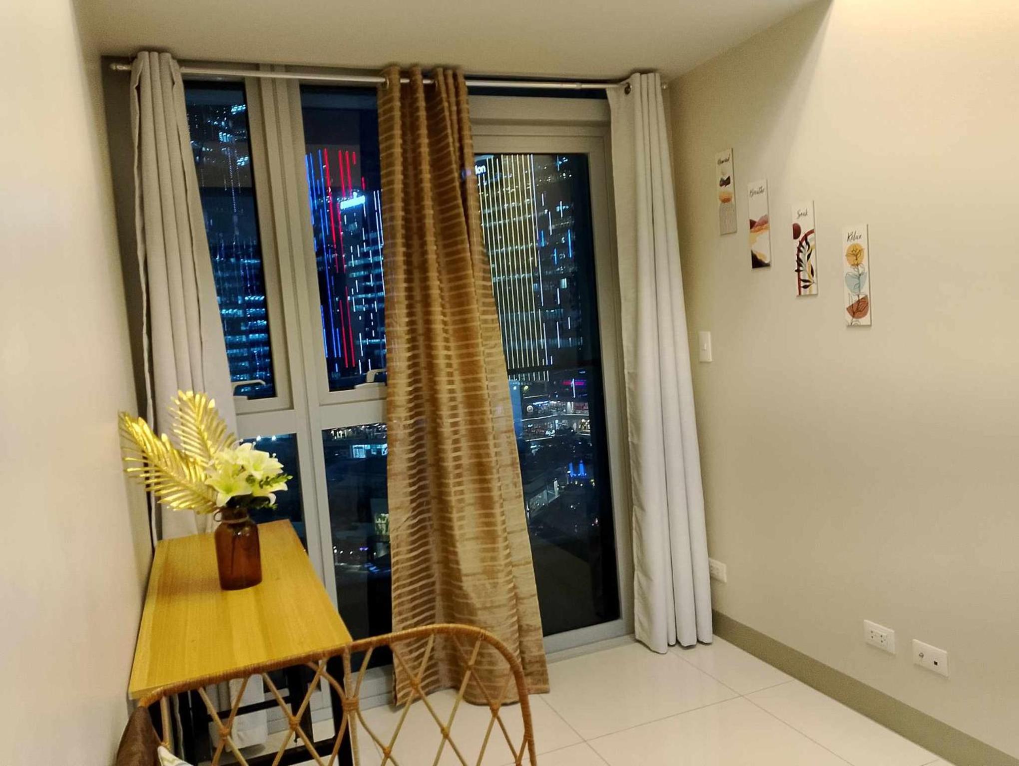 ACNgroup 1BR wbalcony view 4