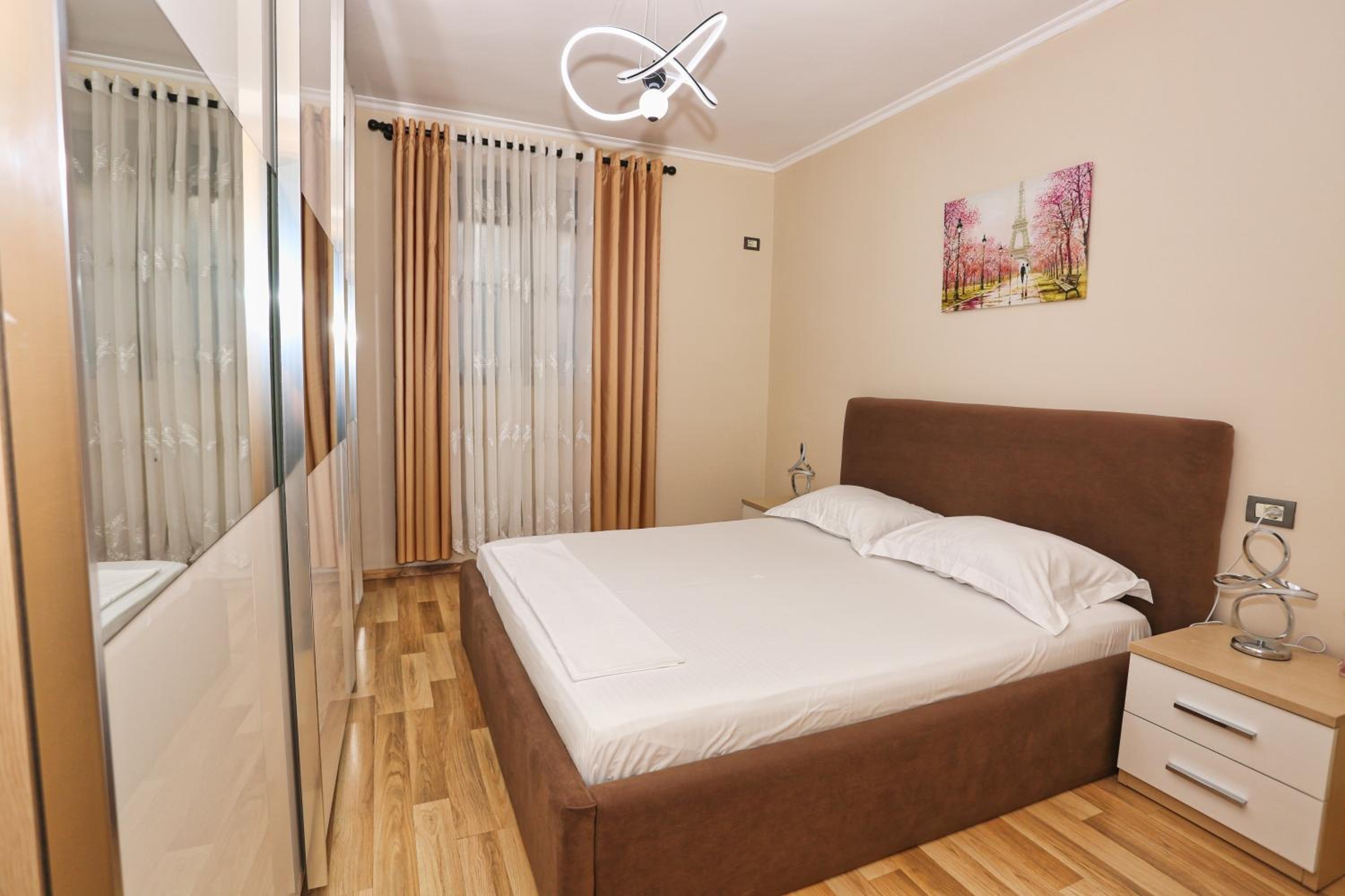 R&B City Center Apartment