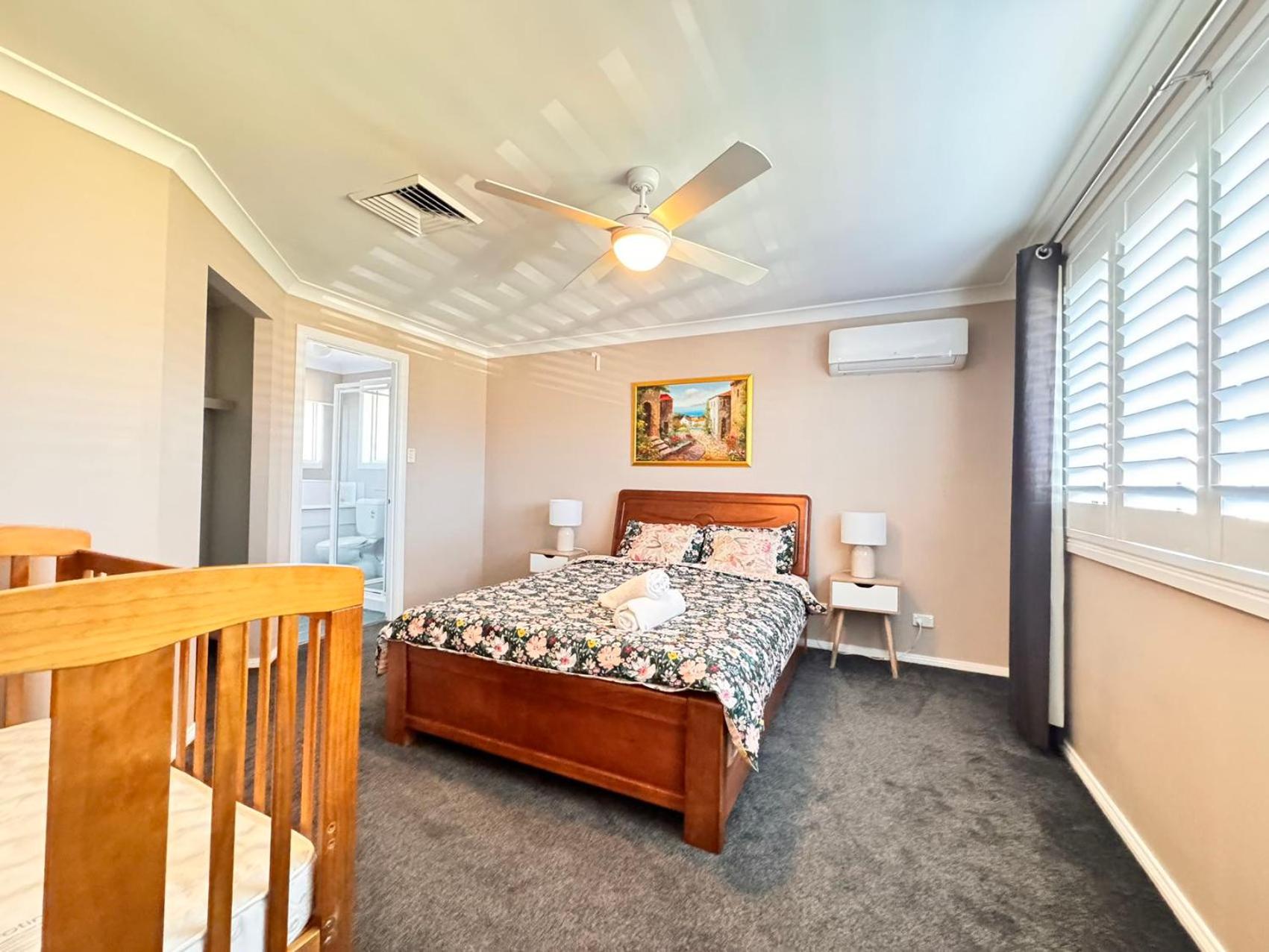 Blue Haven Retreat - Glenmore Park Pool Home