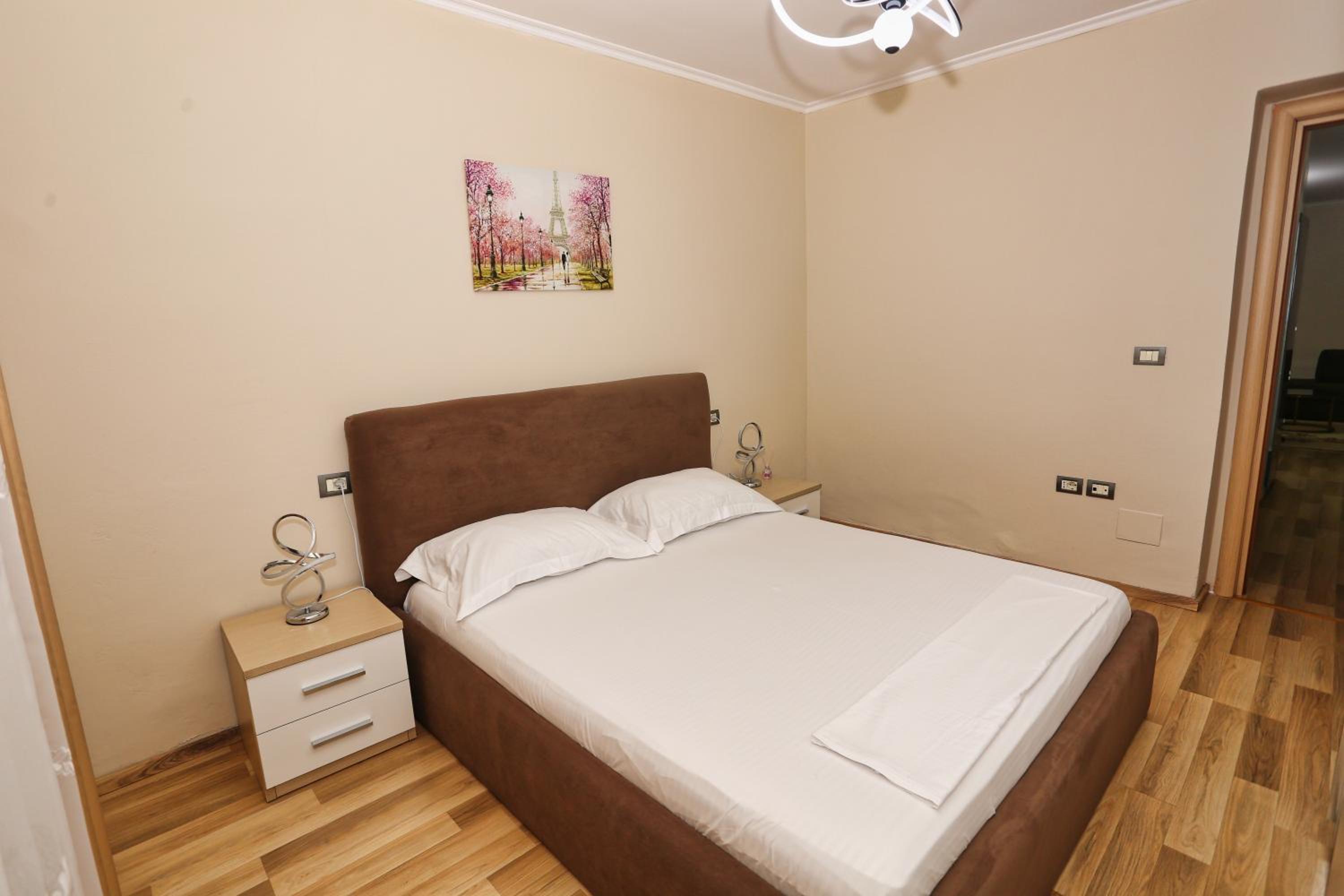 R&B City Center Apartment
