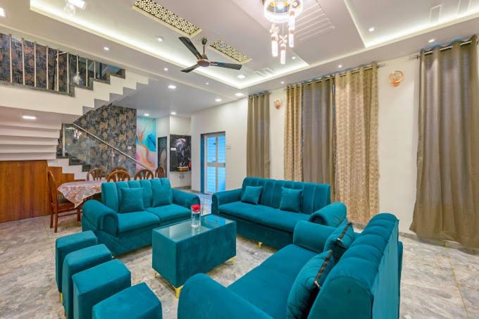 Bushy Square Villa